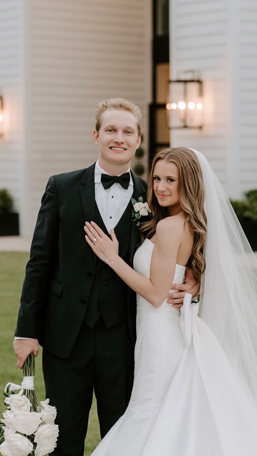 POV: you just watched Kendall + Greyson have the most effortlessly perfect wedding day 🥹✨
like??? the vibes?? the love?? the moments??
yeah… I’m still not over it 💍
#weddingcontentcreator #houstonweddings #austinweddings #contentcreator #explore