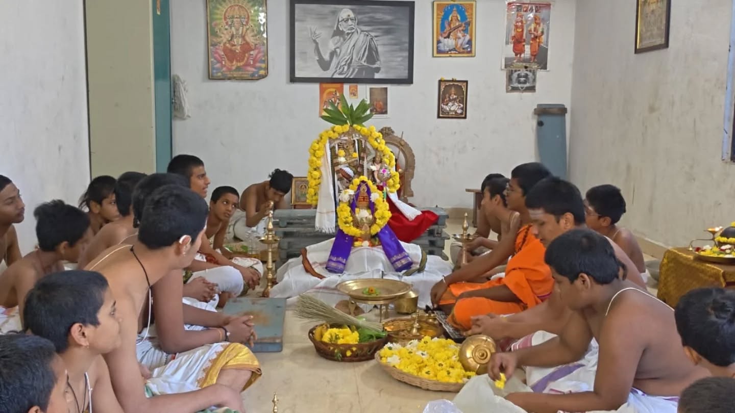 Nuthana Samvathsara (Ugadi) pooja and panchangam reading at Sri Kamakoti Samartha Pathasala Perumalapalli Tirupati.
#ivakanchikamakoti #Ugadi #kanchikamakoti #kanchikamakotimutt #periyava
