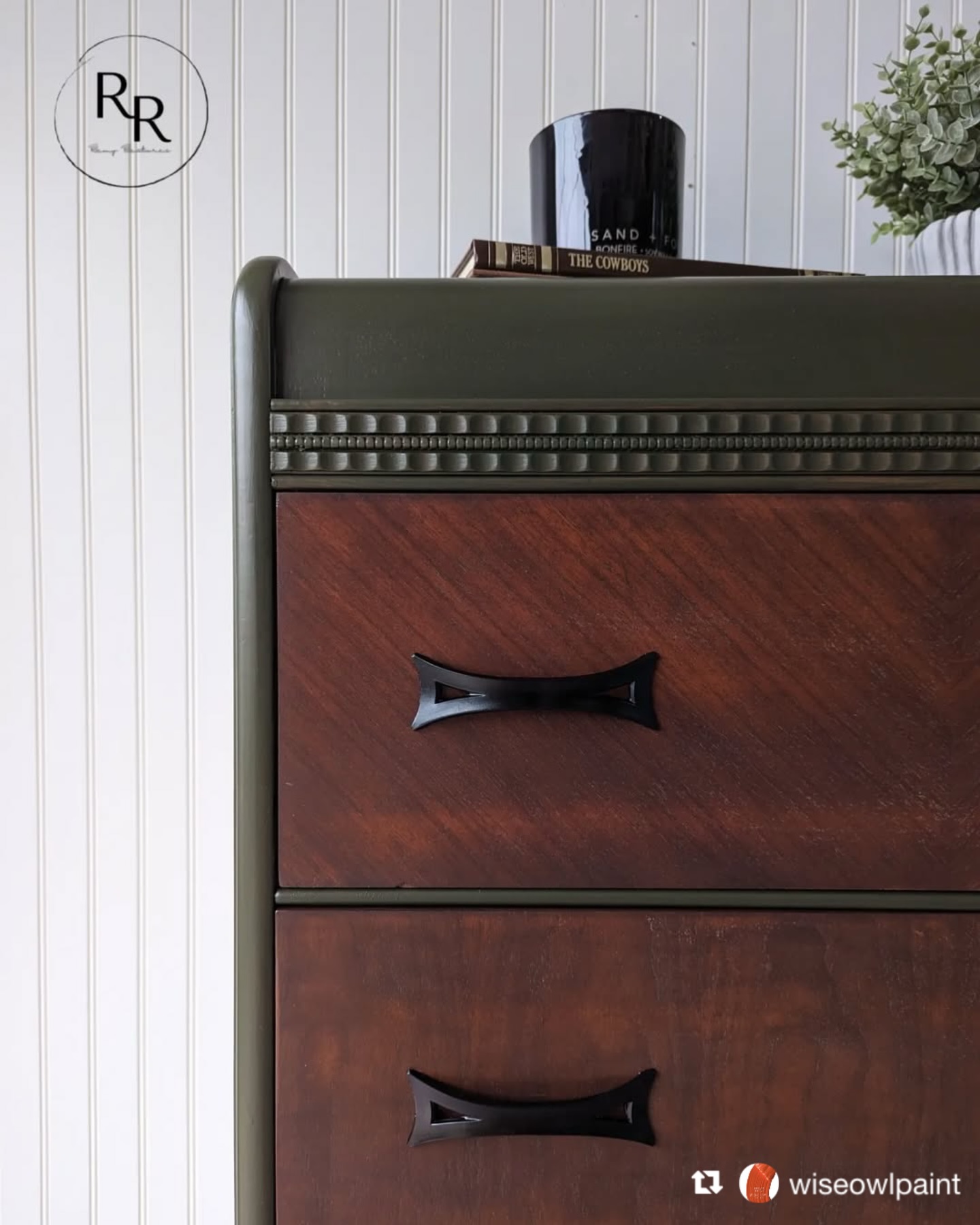 🦉Australia’s home of Wise Owl Paint
Some finishes rely on contrast.
Others rely on control.
This is both.
Dark Forest brings that deep, moody green — but what makes this work is how consistent it reads across every surface. No patchiness, no flattening, no shift in tone.
Paired with the warmth of the walnut drawer fronts, the whole piece settles into something calm and intentional — not trying too hard, not competing for attention.
This is where a finish moves past colour choice and becomes about how the paint actually behaves.
Beautifully refinished by @remyrestores using Wise Owl Paint One Hour Enamel in Dark Forest.
Available from The Furniture Paint Shop ~ Australia’s home of Wise Owl Paint 🦉
#FurniturePaintShopAustralia #WiseOwlPaintAustralia #WiseOwlPaint