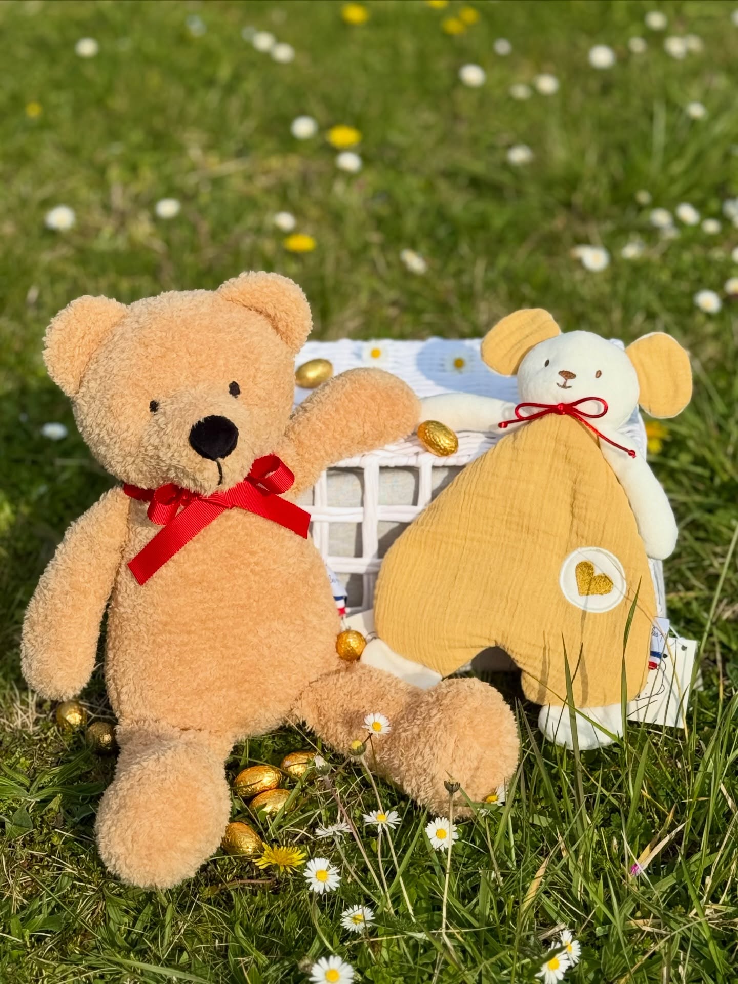 🐣 🧸 🇫🇷 - OFFRE SPÉCIALE PÂQUES -
Pour célébrer cette période pleine de douceur, nous avons imaginé une attention spéciale pour vous.
🧸 Nounours l’inimitable : 59€ ❌ - 45€ ✅
L’icône des Petites Maries, symbole de notre savoir-faire depuis toujours.
💛 Doudou a bisous - Souris Jaune : 39€ ❌ - 29€ ✅
La petite lumière du printemps, parfaite pour accompagner les premiers câlins !
🎁 Livraison Mondial Relay offerte dès 75€ d’achat sur notre site internet (retrouvez le lien en bio)
Attention ! L’offre est disponible pour une durée très limitée… 🤭
#paques #chateauroux #offredumoment #doudou #madeinfrance❤️
