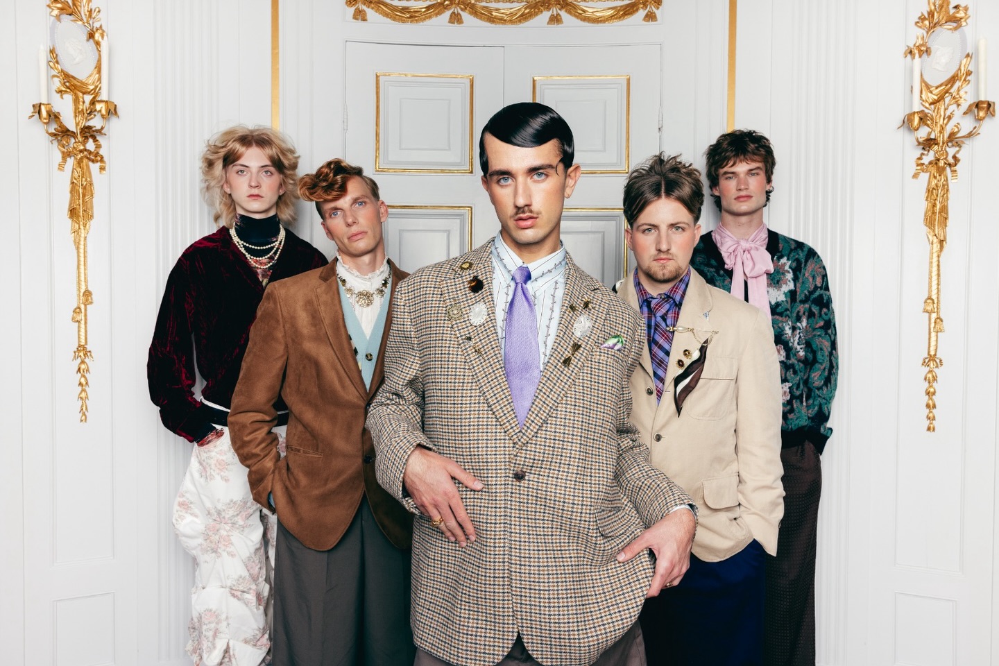 Deze foto maakte wij tijdens de shoot voor de Coiffure Award. Niet ingezonden maar we wilden hem wel graag met jullie delen want wij vinden dit echt een plaatje! 😍
Wat vinden jullie ervan? 💜
Hair: Lisanne
Make-up: Meis
Photography: @moisedonkers
Styling: @sandratamara__
Assisted by: team MOOS
@coiffureawardnl