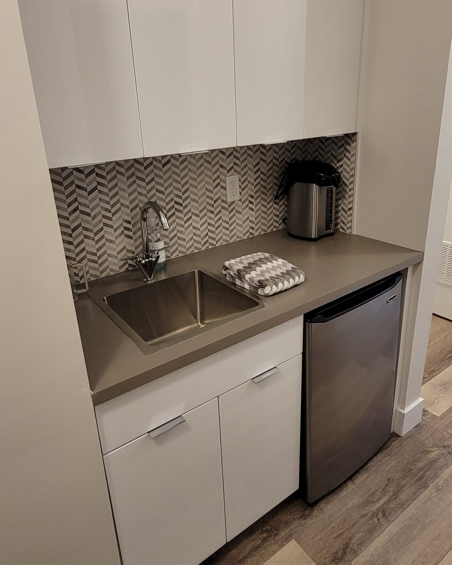Guest suite #kitchenette
#kitchendesign #kitchencabinets