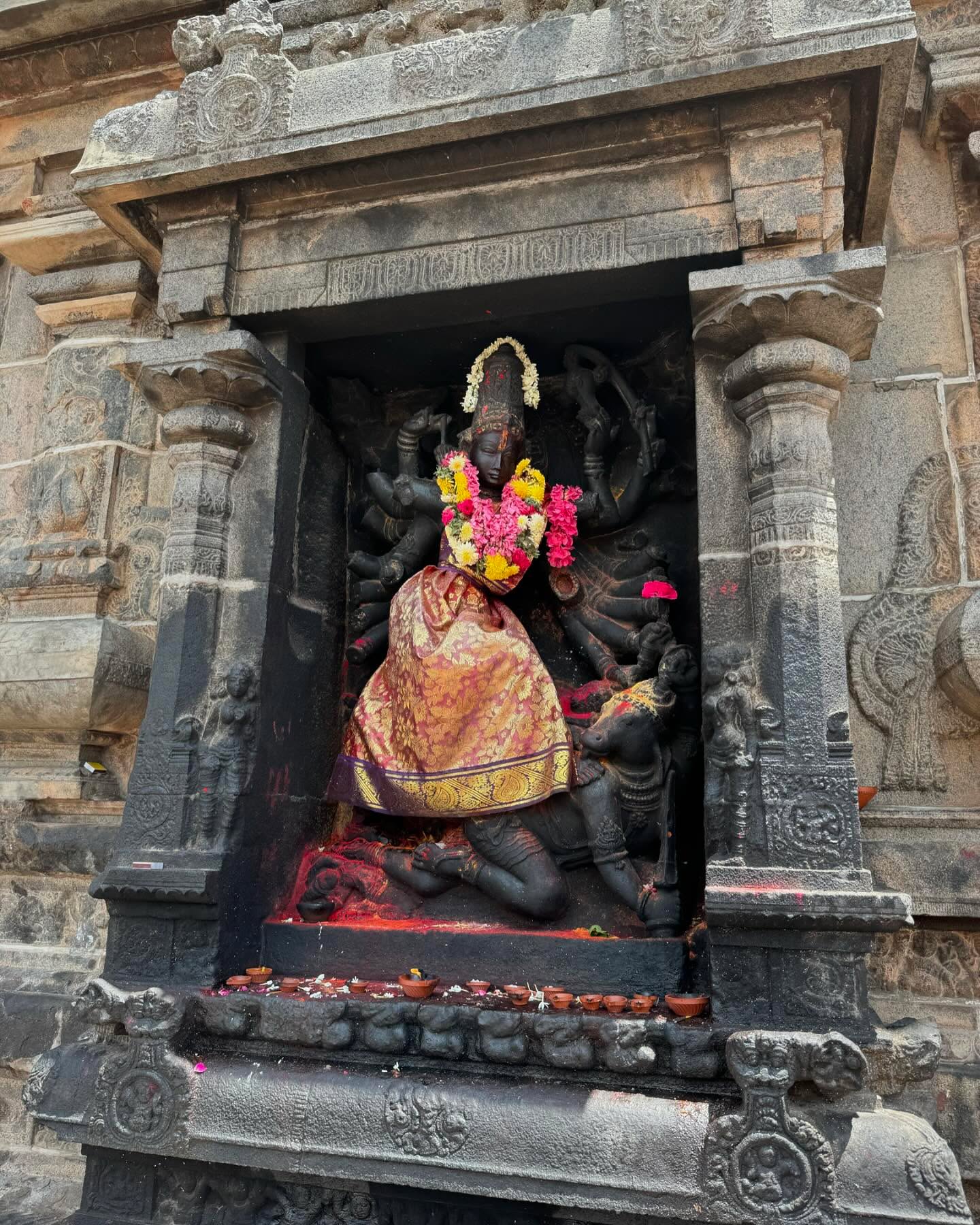 Durga, on Navaratri, 9 nights of this goddess. One of the most powerful I’ve ever been in the prescence of…. 🙏🏾🇮🇳🔪🪔