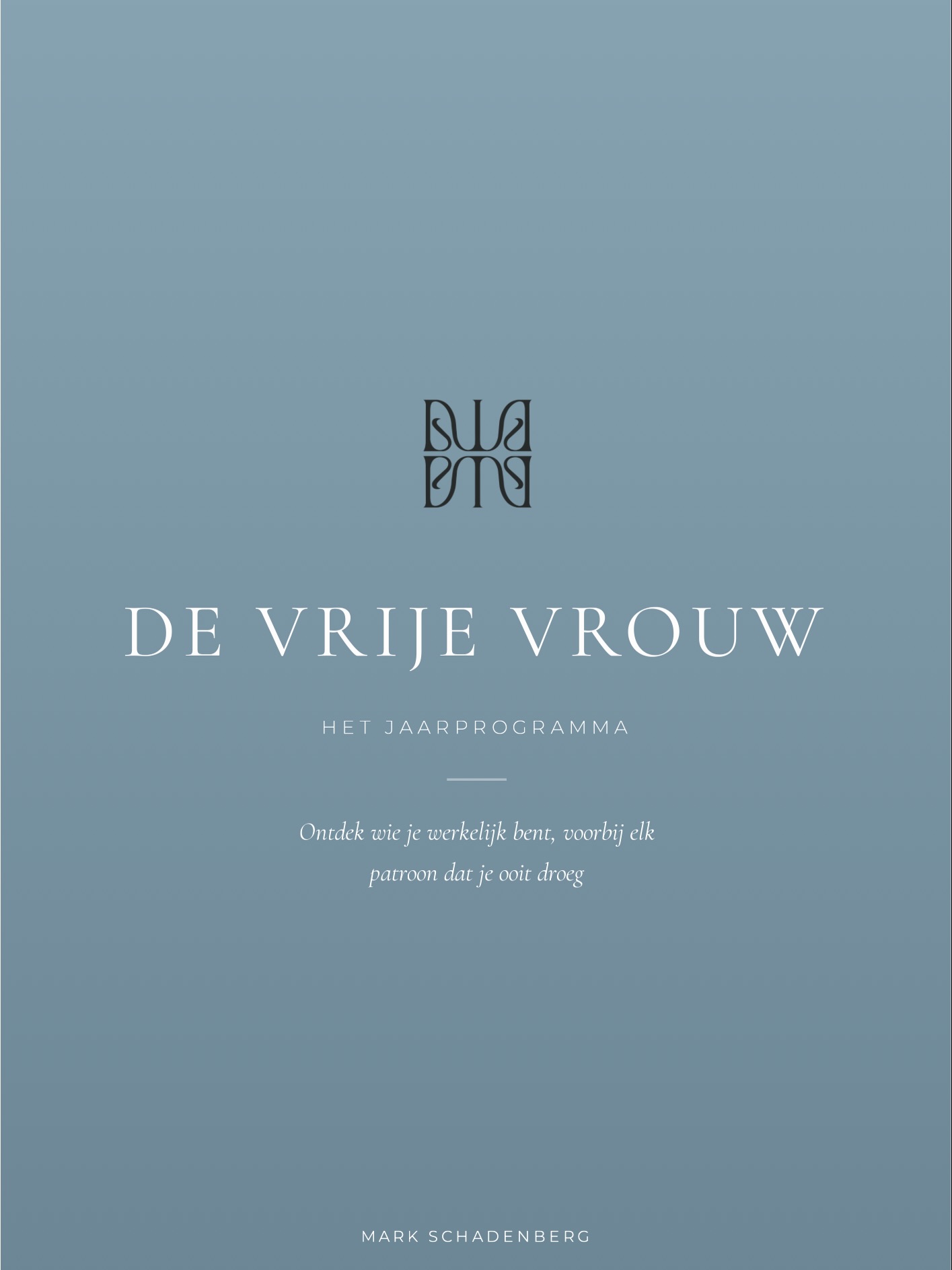 Dit is wat ik het afgelopen jaar heb opgebouwd.
Niet omdat ik dacht dat het moest, maar omdat ik het keer op keer zag in de vrouwen die op mijn pad kwamen.
Vrouwen die diep vanbinnen willen voelen, maar ergens bevriezen zodra het dichtbij komt.
Die verlangen naar echte verbinding, maar telkens weer tegen iets aanlopen wat ze niet goed kunnen plaatsen.
Die denken dat er iets mis is met hen, terwijl hun lichaam in werkelijkheid alleen reageert op wat al veel te lang gedragen wordt.
De Vrije Vrouw is geen cursus en ook geen stappenplan dat je even volgt om daarna weer door te gaan zoals altijd.
Het is een reis waarin je laag voor laag terug beweegt naar wie je werkelijk bent, onder alle patronen, onder alles wat je bent gaan dragen om te kunnen overleven.
Twaalf maanden lang neem ik je daarin mee, van binnenuit naar buiten, in een tempo dat klopt voor jouw systeem.
Voel rustig terwijl je door de slides gaat wat er in je gebeurt.
En als er ergens een zacht maar duidelijk ja voelbaar is, reageer dan met “free” hieronder.
Dan stuur ik je persoonlijk de informatie en de early bird prijs!
#vrouwen #jaarprogramma #persoonlijkegroei