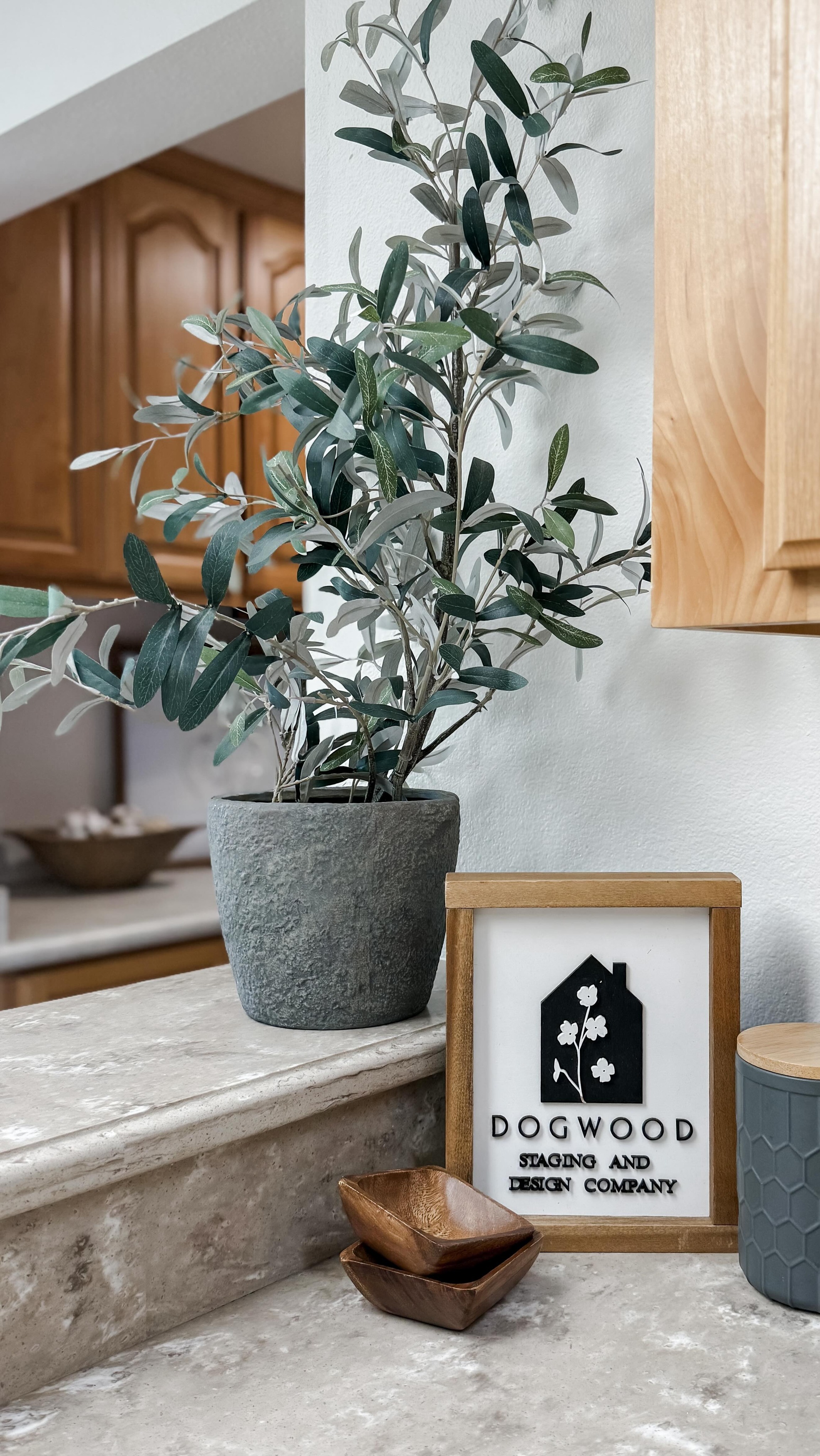 The plan was never just to decorate…
it was to make you feel something the second you walk in.
Because if it doesn’t feel like home—
it doesn’t sell.
This one? Yeah… she hits.