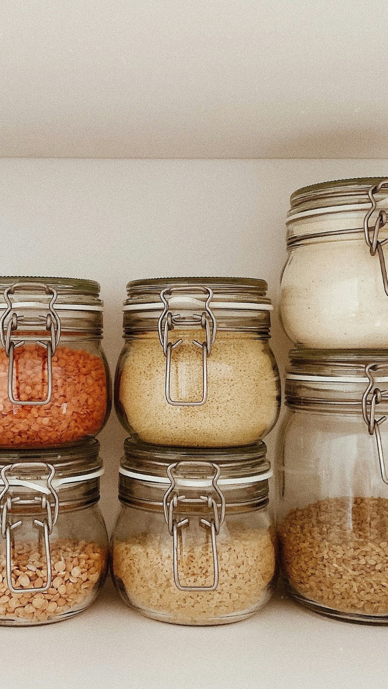 Dripping Springs pantry refresh 🤍
This walk-in pantry was overflowing — items on the floor, hard-to-reach shelves, and snacks buried behind everything else. My client didn’t need perfection… she needed function.
Her biggest goal? A space where her kids could grab their own snacks easily (without pulling everything down 😅) and where she could actually find what she needed.
We cleared the clutter, created simple zones, and made kid-friendly snack access a priority.
Now everything has a home, the floor is clear, and the whole family can use the space confidently.
Because a pantry should make life easier — not more chaotic.