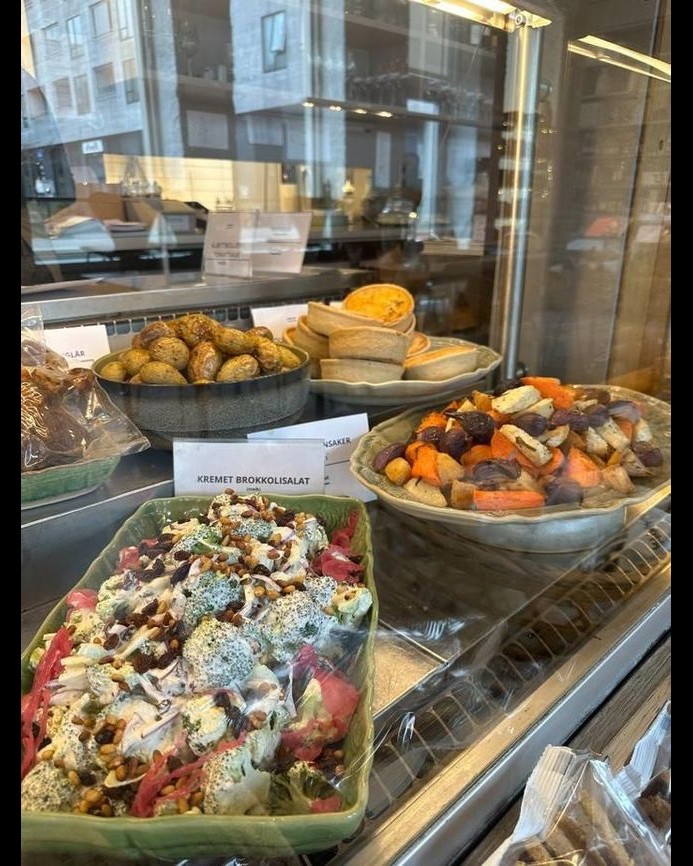 Takk til alle som tar turen innom oss i påsken – vi har åpent hver dag, og det er kjekt å se at så mange benytter seg av tilbudet.
I dag og 2. påskedag holder vi åpent 9–17.