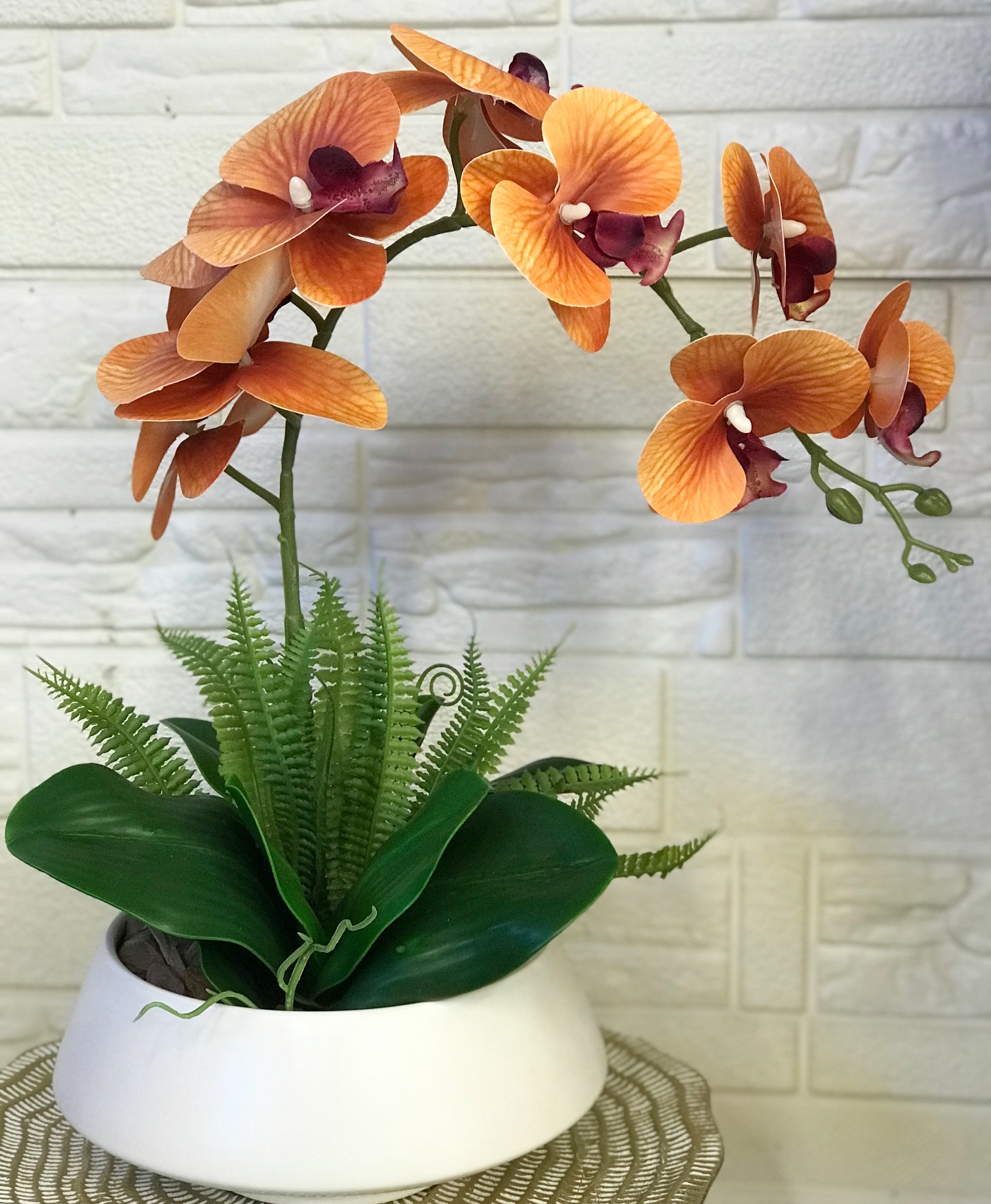 Uma união perfeita entre beleza , durabilidade e elegância , bom gosto e cuidado para transformar a decoração de seu espaço .🧡
#orquideas #arranjos #flores #decoração