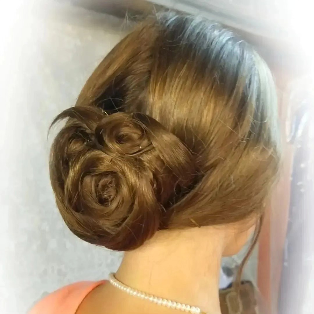 We will be back at the Salon on Tuesday!!
You can make an
appointment
@ Retrohairstudio.com/booking.html
.
.#wedding #Upstyle #summertime .
.
.#madisonwisconsin #verb #Sexyhair .
.
#afuncolor