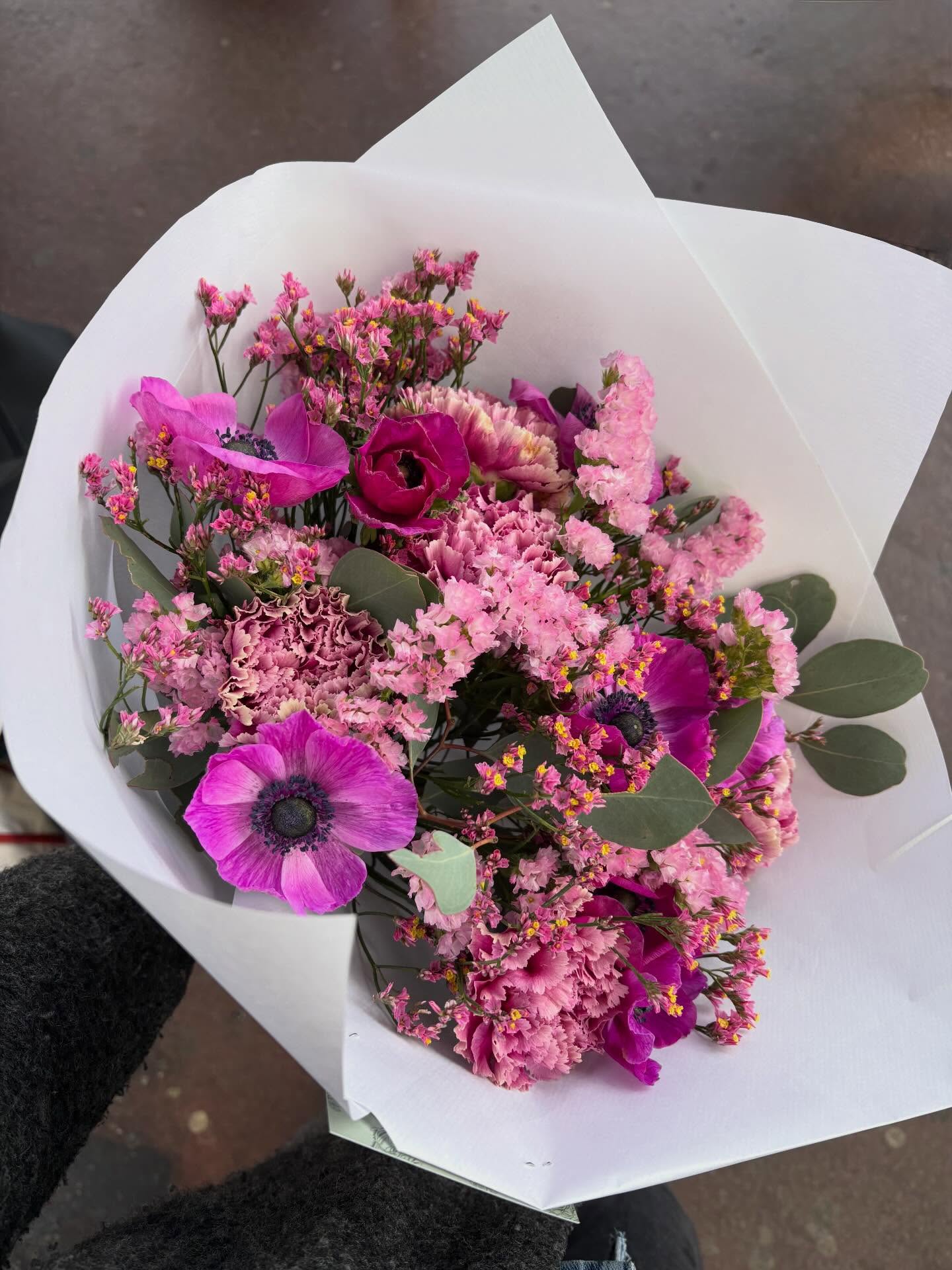 🎀 delivery •
Des fleurs partout, tout le temps - depuis 2022•
Pour rappel la livraison est offerte à Lyon 2.
Faites ( vous ) plaisir, offrez ( vous ) des fleurs !
#fleuristelyon #fleursdesaison #bouquetdefleurs