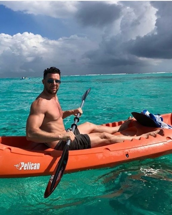 Kayaking for every kind of vibe 🌊✨
• Want calm waters, flamingos, sea breeze, and a quiet beach town feel? → Go to El Cuyo 💗
• Want crystal-clear lagoon water, shades of blue, and that dreamy, peaceful vibe? → Go to Bacalar 💙
Two different experiences, both unreal in their own way. So… which one are you choosing? 👀
#kayaking #elcuyo #siankaan #travel #tours