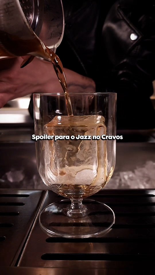 Um dos coquetéis autorais criados especialmente para o evento.
True Coffee leva Buffalo Trace, café, coco, cacau, amaro, licor de avelã e bitter.
Dia 31.03.2023 (terça-feira)
Reserve o seu lugar pelo link na bio.
#BarDosCravos #JazzNoCravos #drink #bar