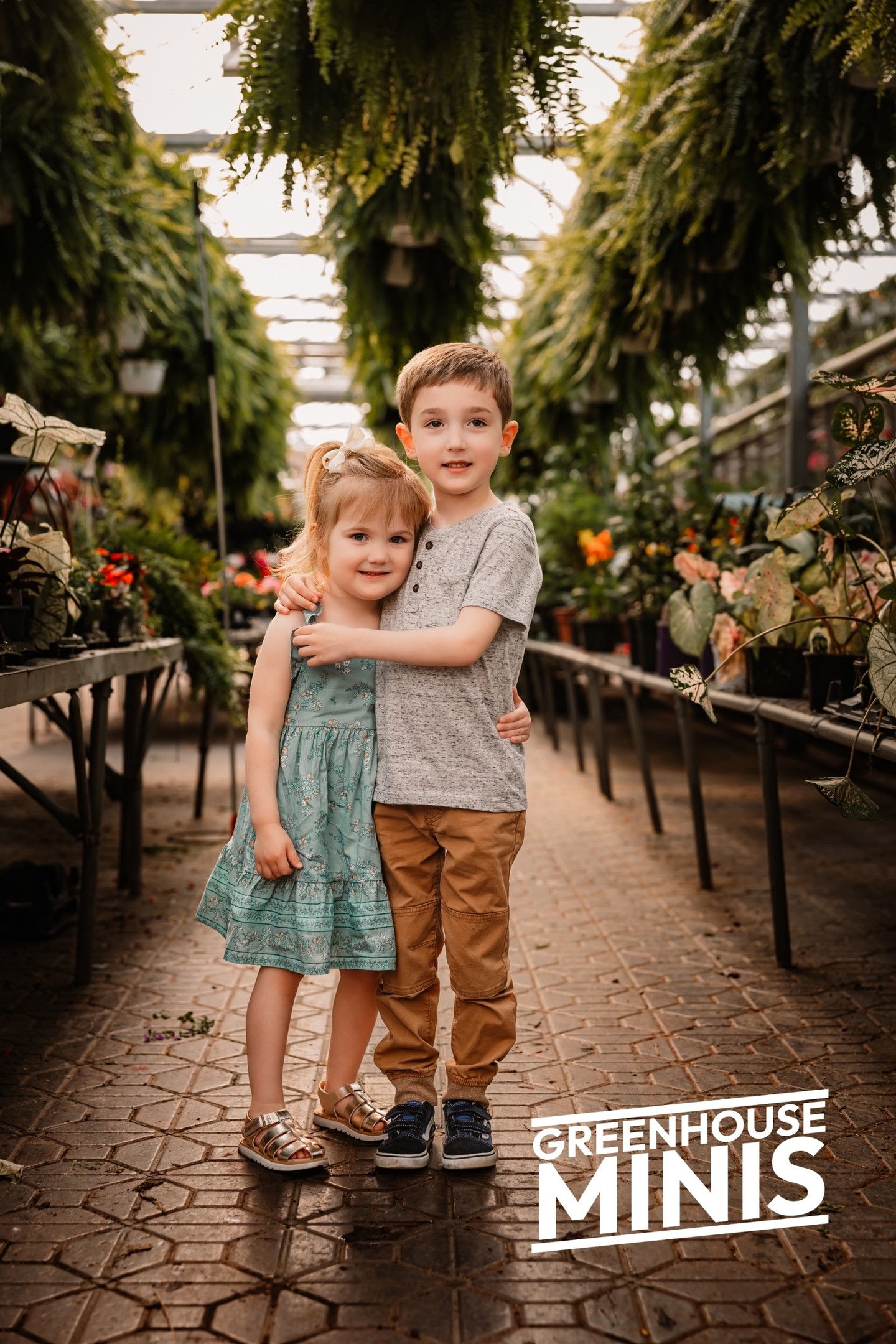 🌿 GREENHOUSE MINIS ARE OPEN 🌿
These are soft, glowy, and honestly some of my favorite sessions every year.
Perfect for:
– families
– updated photos
– Mother’s Day gifts
April 28
Short + easy sessions
Limited spots
If you’ve been wanting photos but don’t need a full session, this is it.
Message me “GREENHOUSE” and I’ll send the booking link