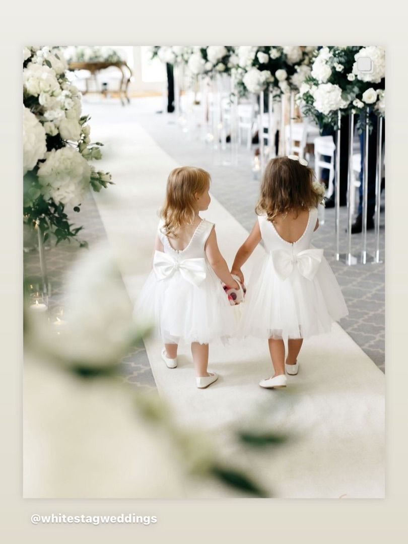 Make the most of your floral budget by using Table Centrepieces to decorate your Aisle. Place the same arrangements on plinths for the aisle and vases on the tables ❤️