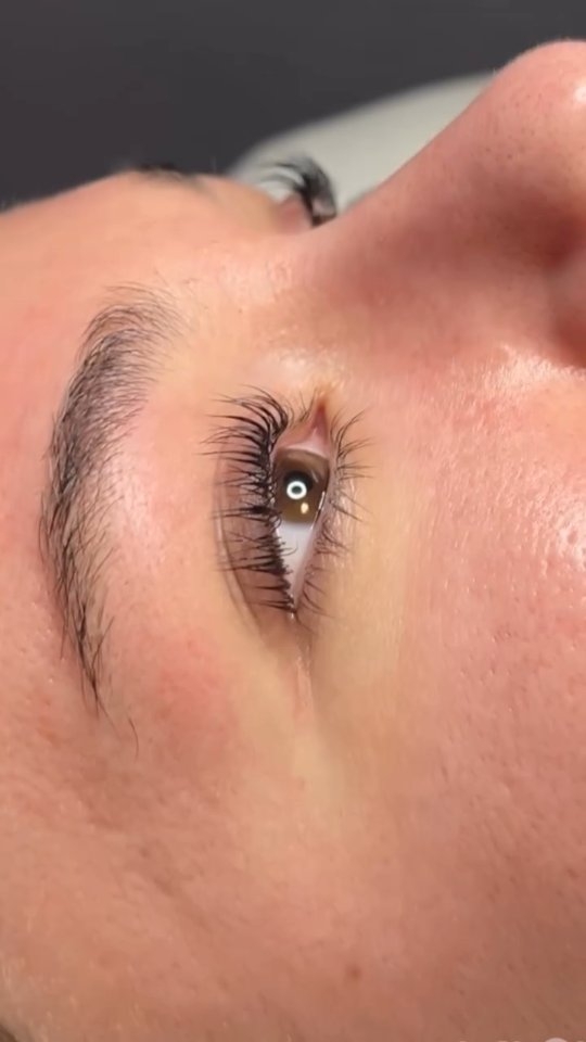 🚨Transformation Alert🚨
Enhance your natural beauty, and ditch your daily mascara . Lash Lift & Tints are a quick appointment (only an hour👏🏻), require little maintenance once you’re home, and help you ditch the mascara for 6-8 weeks!
💆🏻♀️We are currently offering a combo service : “Bright Eyed Beauty” that starts with your lash lift, and finishes with a full Indian Head Massage👏🏻👏🏻 Leave the spa gorgeous AND leave your tension, worries, and headaches here when you go😌
#bowmanvillelashes #lashtransformation #eyelove #lashliftingpro