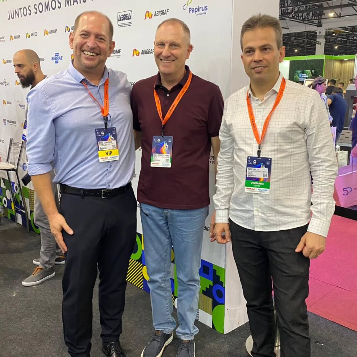 Definitivamente, a @expoprint_2026 foi a feira em que todo o mercado de impressão se encontrou!!
Foi muito bom receber o presidente do @singraf.rs de Caxias do Sul, Enio Garcia, e o diretor da entidade, Paulo Carrer, que visitaram a Abiea no evento. Eles foram recebidos pelo nosso diretor executivo André Giannobile.
#Abiea #Singraf #Expoprint
