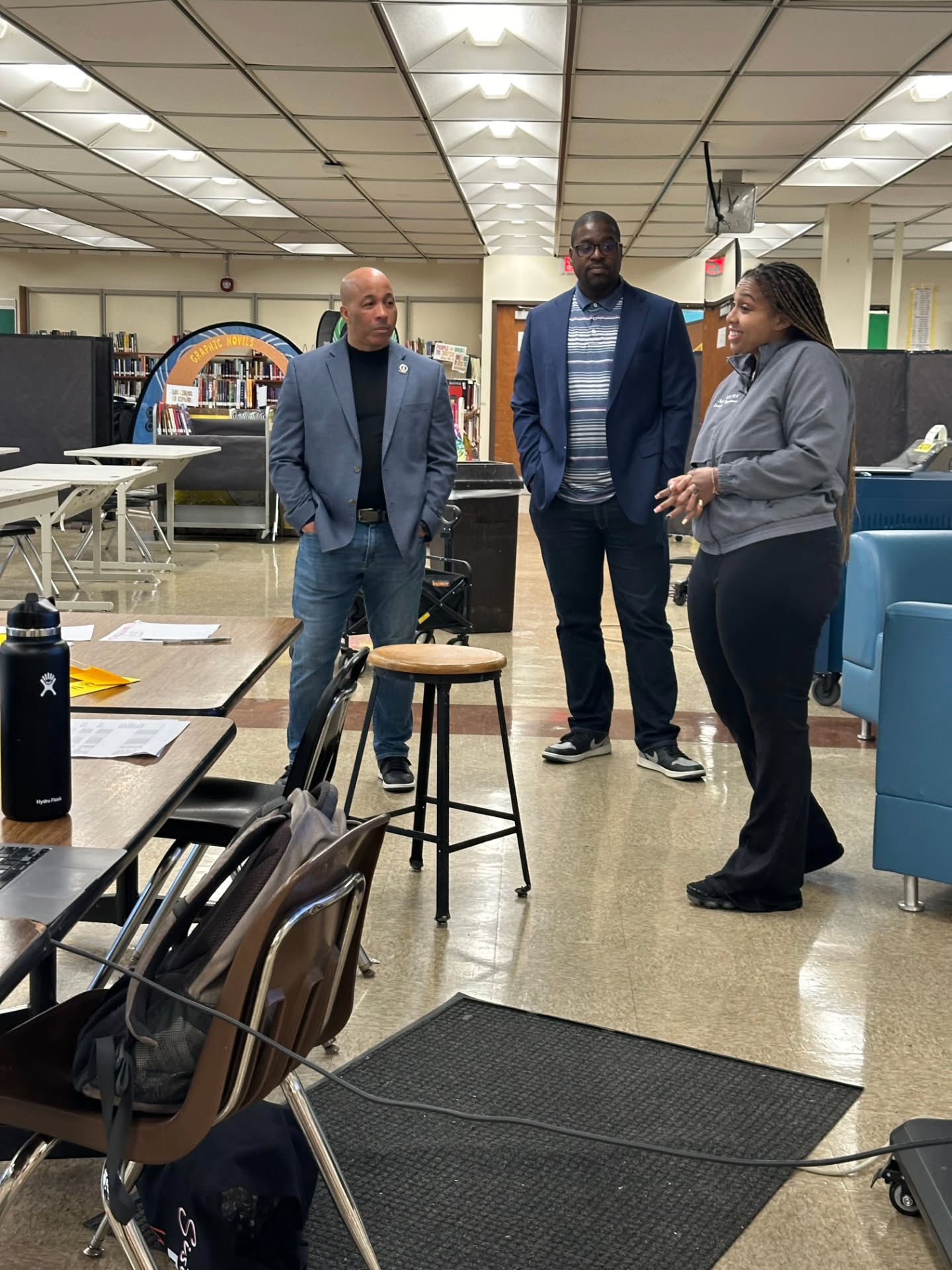 On Wednesday, we hosted Session 3 of our Access+ program at Beechcroft High School, where we welcomed an incredible group of guest speakers: Chris Berry, Founder & CEO of Echelle Resources; Adrian Fredrick, CEO of Lisle LLC; and Taylor Lyons, Emergency Department RN. 🎤✨
Participants engaged with the speakers in small breakout groups, where they had the opportunity to ask thoughtful questions about career pathways, life after high school, and upcoming internship opportunities gaining real-world insight and meaningful advice. 💡💼
Many students walked away from the session saying that “it was a really great session and they had a lot of fun.” 🗣️
A huge thank you to our amazing speakers for sharing their time, experiences, and guidance! 🌟