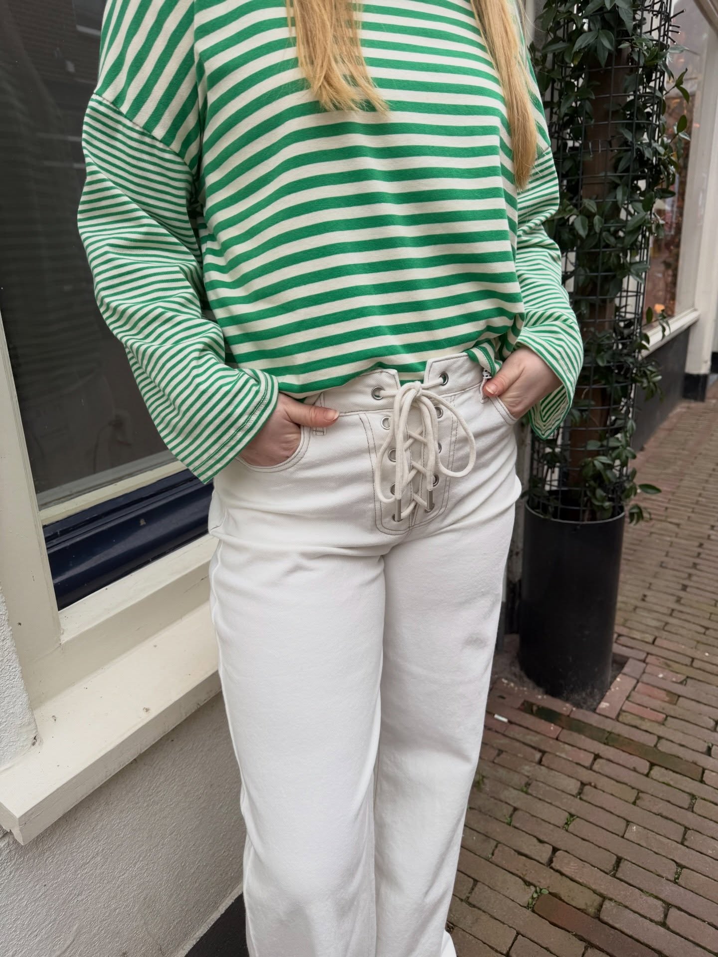 Not your basic white jeans 🤍✨🎀