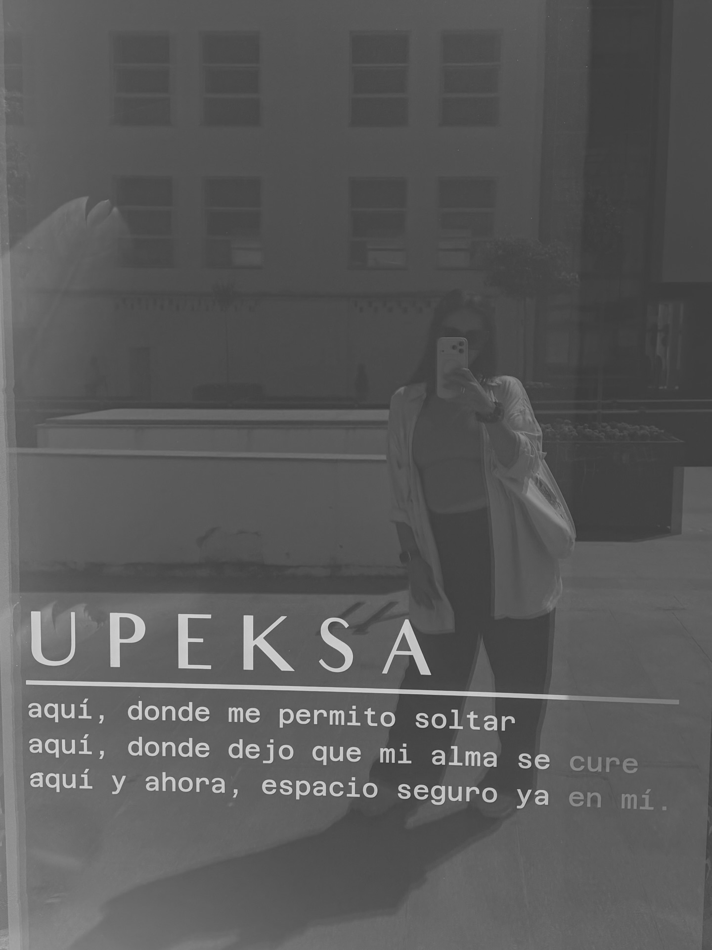 𝒍𝒂 𝒗𝒊𝒅𝒂 𝒆𝒏 𝒆𝒍 𝒆𝒔𝒕𝒖𝒅𝒊𝒐 🫀 𝖴𝖯𝖤𝖪𝖲𝖠𝗒𝗈𝗀𝖺
Esta es una recopilación de lo último que hemos vivido en el estudio y que bonito ✨ Os cuento más:
1. Ver en ese reflejo el reflejo de las horas invertidas en este proyecto y los frutos de todo aquello que sale del corazón
2. Esas clases de poner foco y consciencia en no desviarnos de nuestro centro
3. Adaptar para que la práctica venga con nosotras a todos los puntos de nuestra vida
4. UPEKSA yoga en casa con el programa de Yoga para Embarazadas, mi salvavidas al menos una vez a la semana
5. Salen las sudaderas nuevas y no hay cosa que me haga más ilusión
6. Tener a @mariruizsi asistiendo y dando clases es el regalito del último mes para todos
7. Clases con pocas personas, totalmente necesarias también
8. Nuestra Yin mensual, nuestro masajito mensual
9. Clases llenas para empezar el día
En dos días damos la bienvenida a un nuevo mes… ¿preparados? ✌🏽🌼