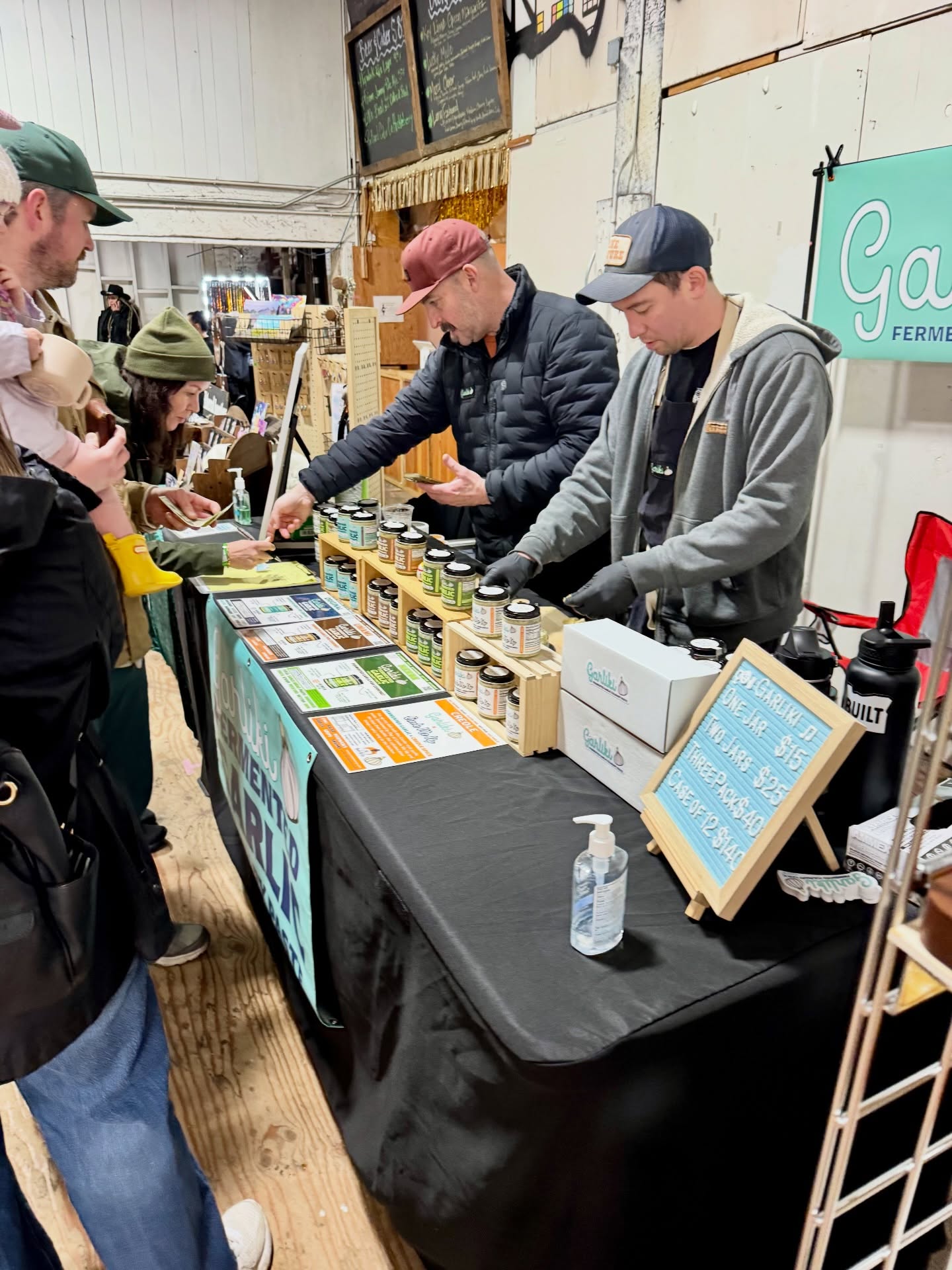 @portlandnightmarket is happening again this weekend! Come have a night out with local vendors, music, good food and drinks! 4-11pm Friday and Saturday.
📍 100 SE Alder St Portland, OR 97214
Friday April 10 & Saturday April 11
4-11pm