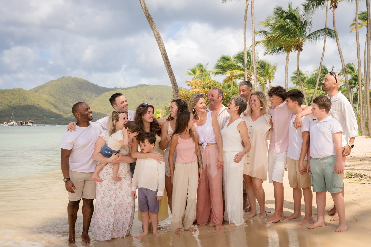 Que vous soyez 2, 10, 20 ou même plus… chaque séance devient une parenthèse de joie, un moment à vivre autant qu’à capturer.
Parents, grands-parents, enfants, petits-enfants… toute la famille réunie, toutes les générations rassemblées autour d’un même moment.
On rit, on bouge, on partage… et surtout, on crée des souvenirs ensemble.
Envie de vivre cette expérience en famille ?
Je vous accompagne pour créer des souvenirs qui vous ressemblent ✨
📩 Réservations via le lien en bio
#famille #shootingfamille #martinique #photographefamille #photographelifestyle