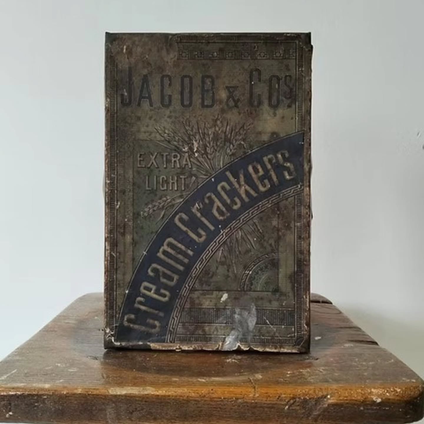 Antique Jacob & Co’s Cream Crackers Tin – Dublin, Ireland – Early 20th Century | https://share.google/oPYzmhzMQeFh85bSI #stufftoyouandme