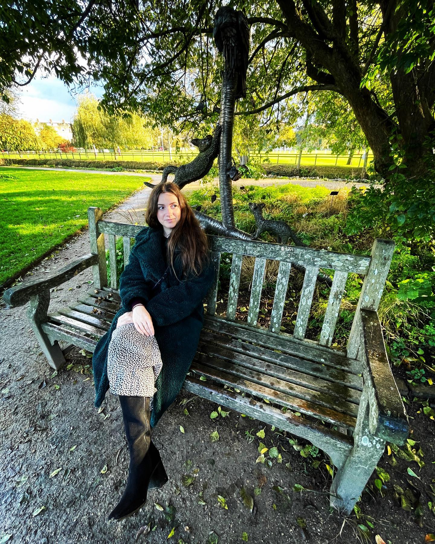Two weeks off now between Halloween and Christmas jobs 🙂 Started by going to Oxford - found Lyra and Will’s bench, Tolkien’s grave and Lucy’s lamppost.