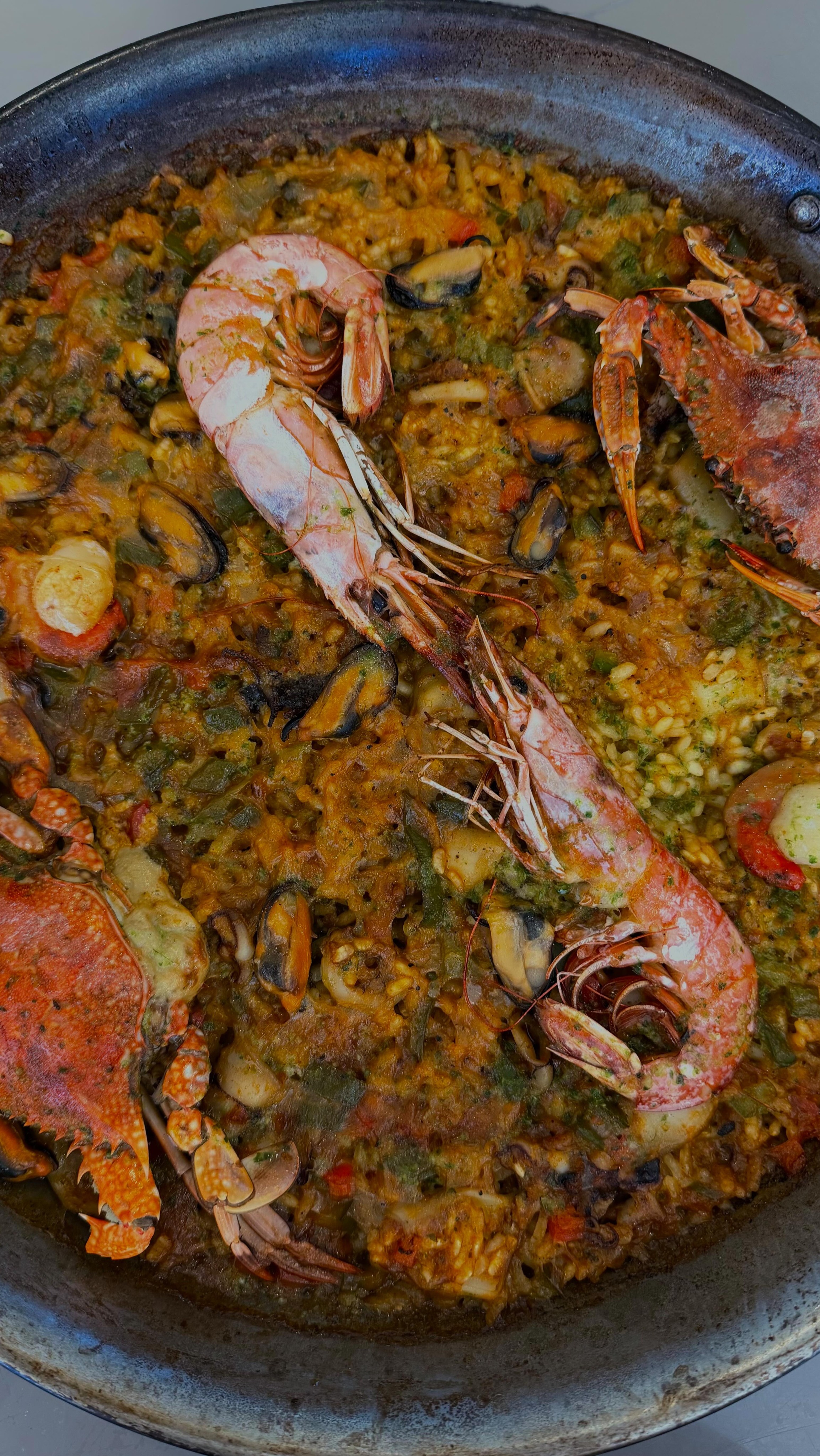 ✨ MARZO EN UN VISTAZO ✨
Sabores que se quedan, momentos que se repiten y mesas que cuentan historias 🍷
Marzo ha sido eso: risas compartidas, platos que enamoran y brindis que lo dicen todo.
Gracias por formar parte de cada servicio, de cada noche y de cada recuerdo 💛
Abril viene fuerte… ¿te lo vas a perder? 👀