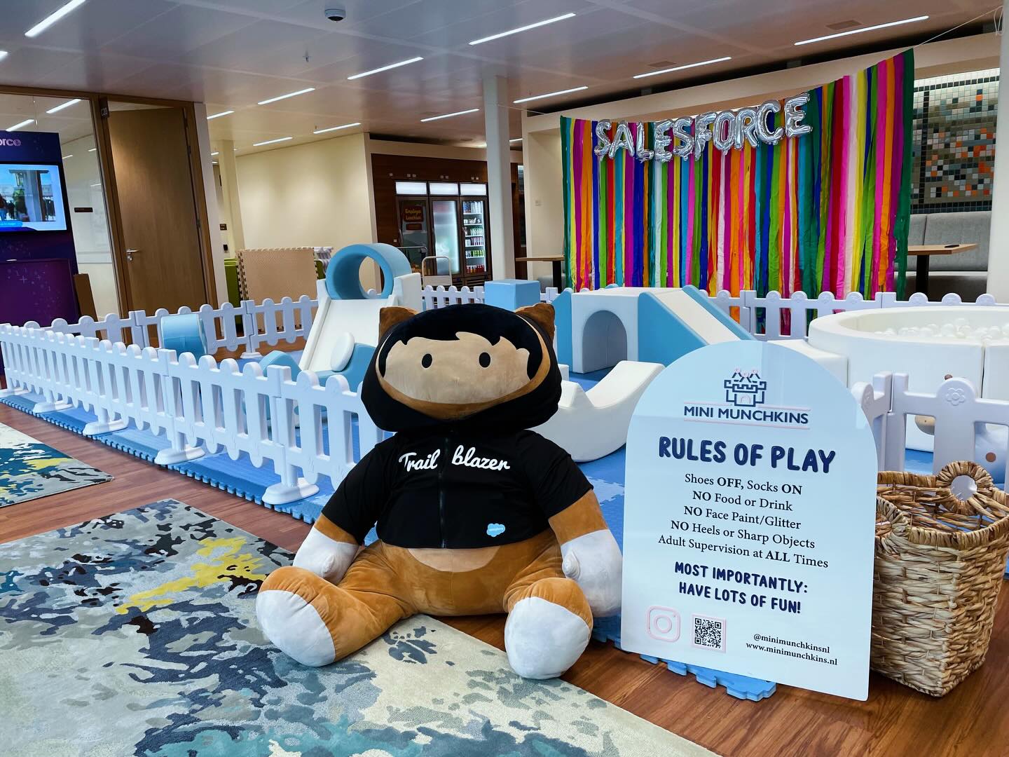 Family days are just around the corner again and if you’re planning something memorable, this is your sign to go beyond the usual 🎉
We recently had the pleasure of bringing the fun to Salesforce Amsterdam, creating a vibrant, joy filled experience for their team and families. Think happy kids, relaxed parents, and a space transformed into pure magic ✨
At Mini Munchkins, we don’t just set up activities, we design moments. From our beautifully styled playsets to our fully bespoke workshops like slime making, mini spa, arts and crafts and more, everything is tailored to fit your brand, your space, and your audience.
And here’s the thing
Family days are not just events, they are experiences people remember 💫
So whether you are planning a corporate family day, a summer celebration, or a team gathering, we are here to make it super especial.
Let’s create something unforgettable together
📩 Get in touch to start planning your custom experience
#MiniMunchkins #FamilyDayFun #CorporateEvents #AmsterdamEvents #KidsEntertainment