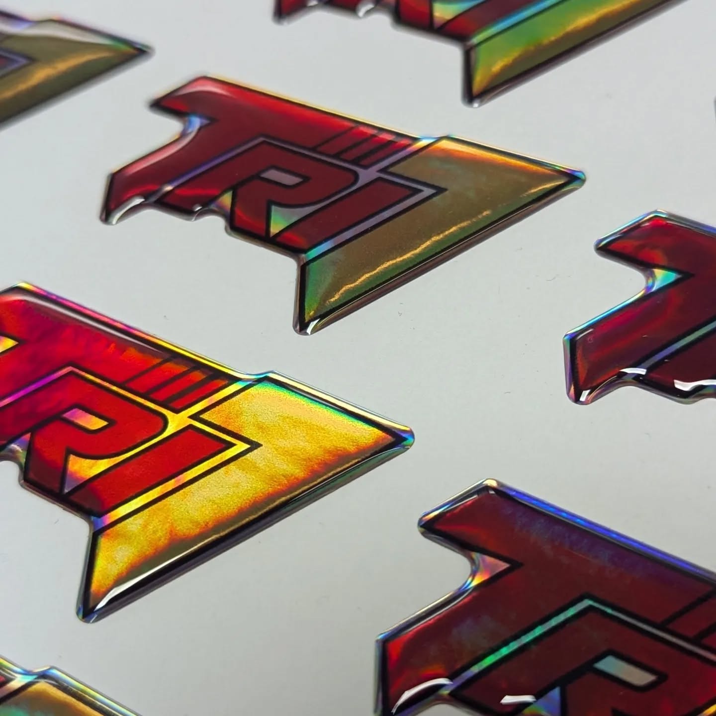 3D uzlīmes ar polimēra pārklājumu uz zelta, sudraba vai varavīksnes plēves ir kaut kas WOW! 🤯🤩🔥
Lieliska ideja disku centriņiem, auto logotipiem, firmas zīmēm un dažādām citām lietām 🤗
Izcel savu stilu ar 3D uzlīmēm! 🔥🤟🤩
#uzlimesbiznesam #uzlīmes #uzlimesauto #diskucentri #3duzlīmes #polimērauzlīmes #stickerspot #stickerspotuzlimes