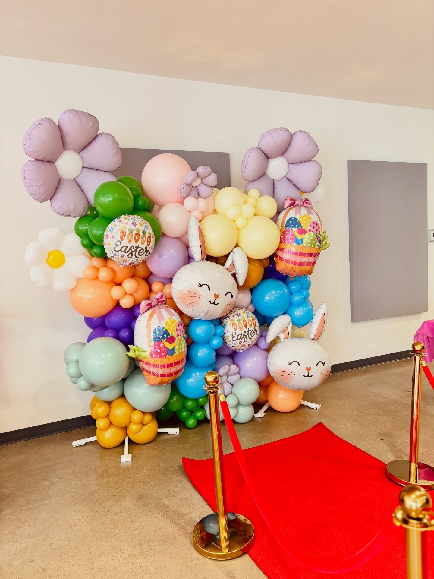 🐥Happy Easter!! 🐣
Easter just got a whole lot sweeter with this custom balloon setup by Destin0 Balloons! From pastel florals to adorable bunny details and pops of color everywhere—this backdrop was made to bring smiles and unforgettable moments.
Perfect for photos, parties, and celebrating with the people you love 💐
#destin0balloons #easter #bunny #sundayvibes #nwaballoonwall