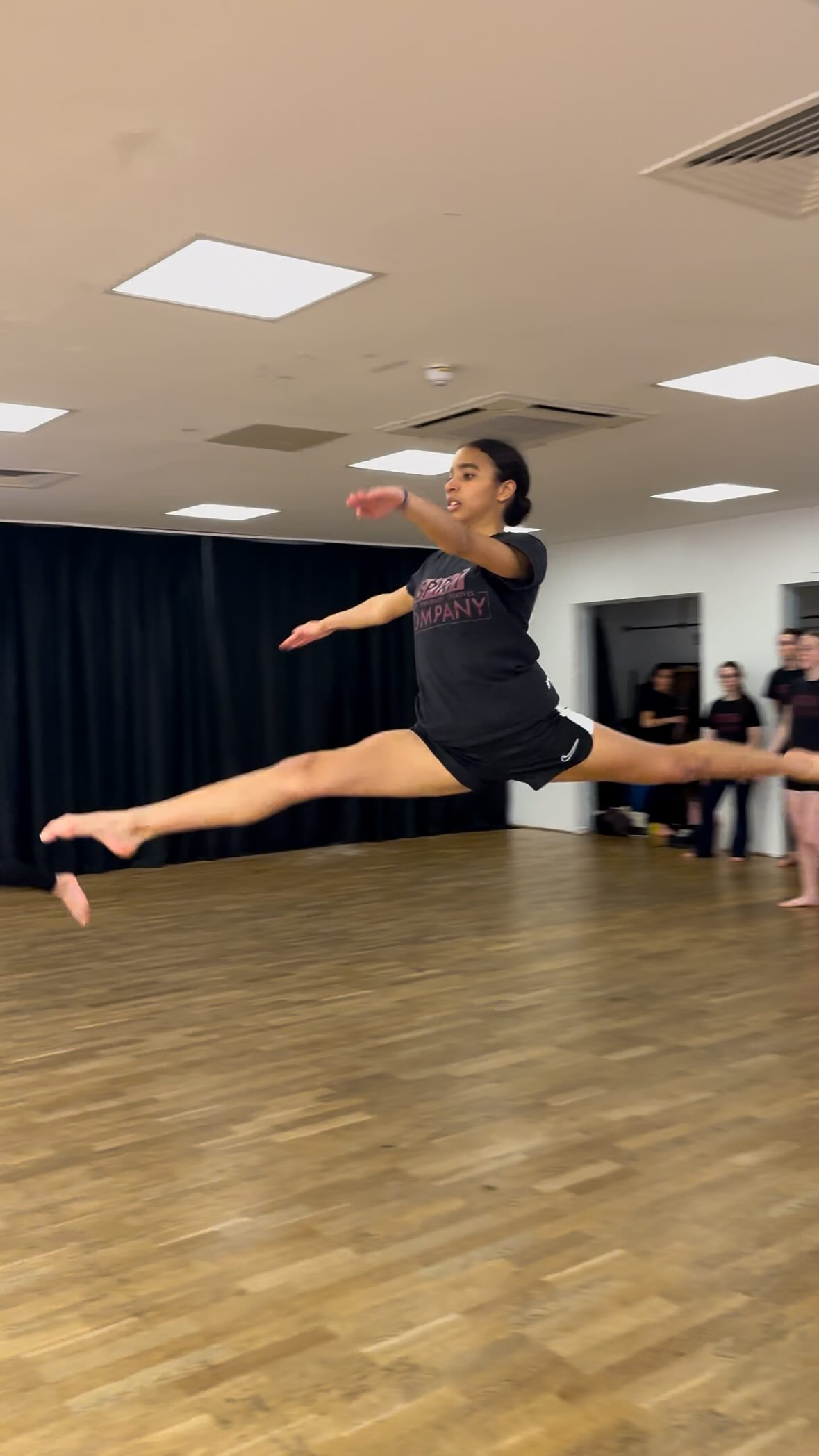 Checking in with that technique with the wonderful @amylynnandersonchoreography 🤩
#teamspirit #spiritydc #competitivedance #dancecompany #londondance
