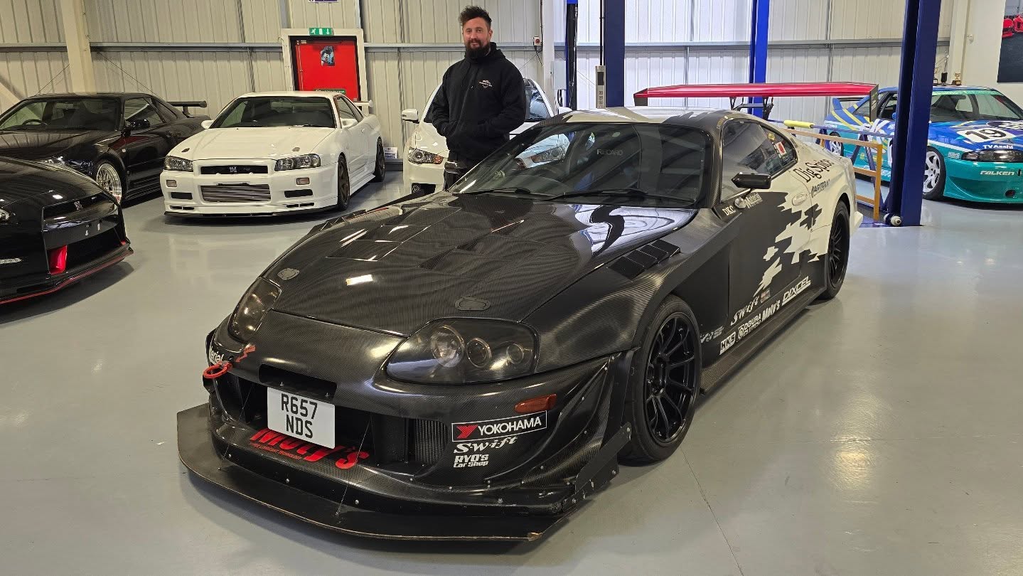 Our good friend Lawrence @lc_skyline from @graduatecars was on the hunt for a serious track toy.
Luckily, we had just the thing — introducing the Material Auto Factory Supra, a 57-second Tsukuba Circuit time attack weapon.
Fully road registered, brutally fast, and built with zero compromise. This thing doesn’t just set lap times… it dominates them.
And on the drive back? Absolute chaos — people literally stopping in their tracks just to take it in.