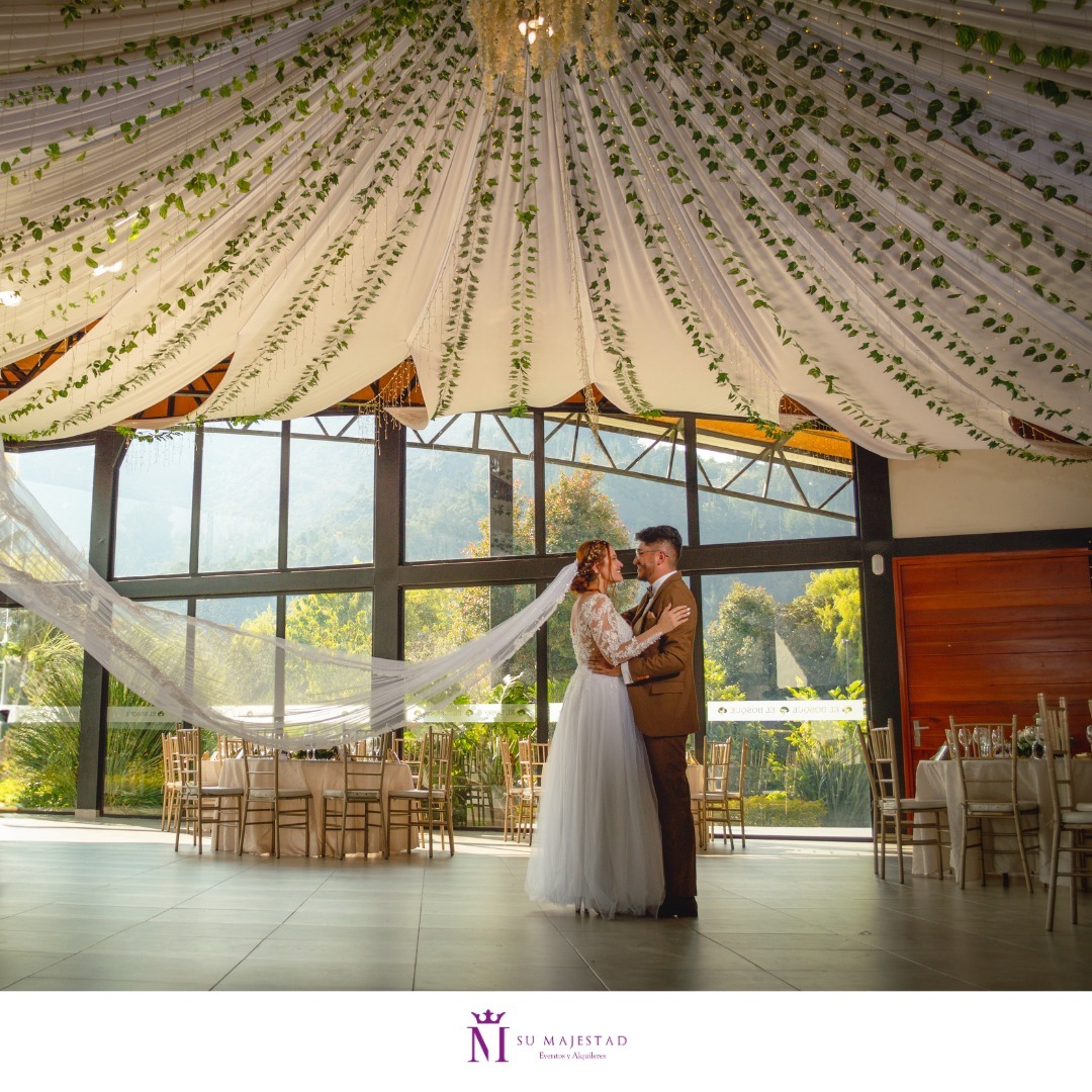 ¿Imaginas tu gran día lleno de magia, amor y… cero estrés?💍📆
Déjanos hacer realidad tus sueños mientras tú solo te concentras en disfrutar cada momento. Desde la decoración perfecta hasta los sabores que encantarán a todos tus invitados, nos encargamos de cada detalle para crear un evento único y lleno de estilo.
#bodas
#wedding
#novias