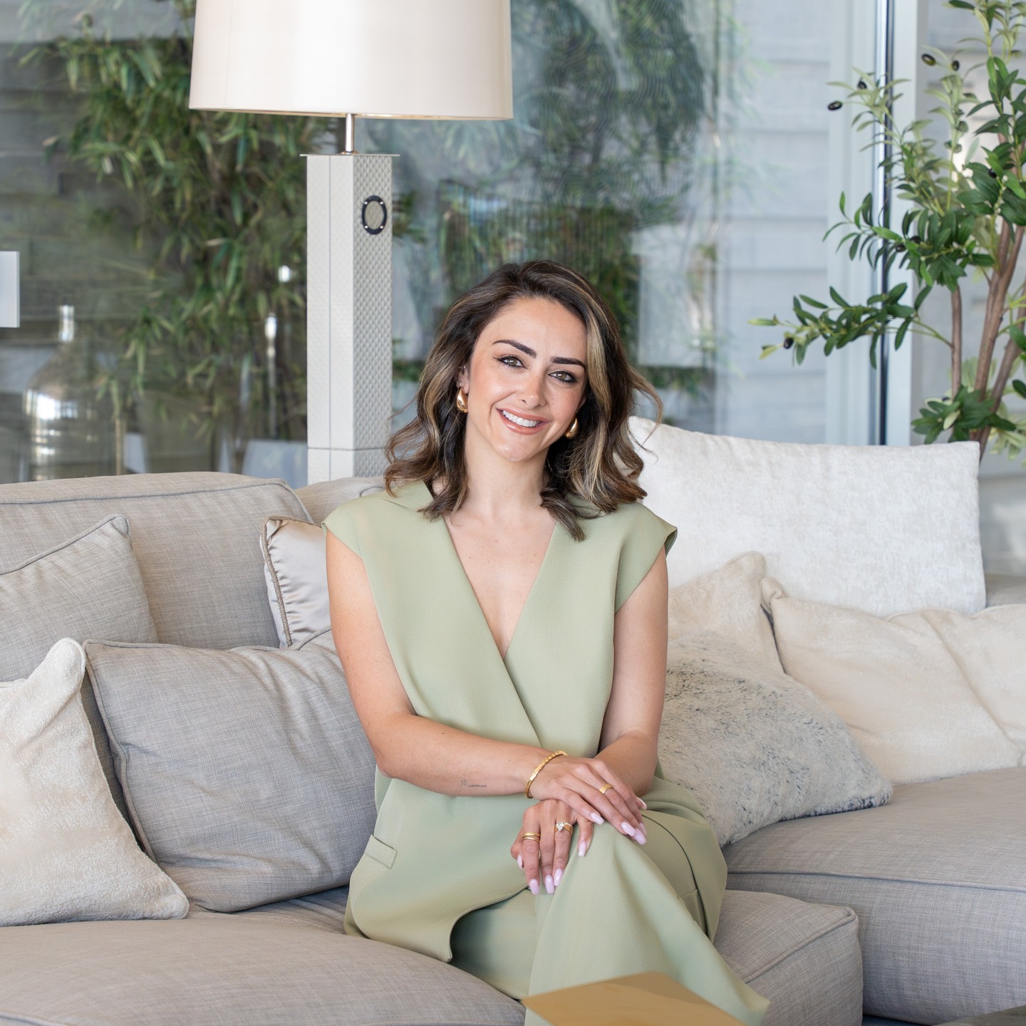 Fresh Starts and Island Dreams 🌊☀️
Dr Hanna Kinsella - cosmetic dentist , entrepreneur, former Real Housewife of Cheshire and mum - swapped the UK grind for a fresh start in Mallorca, and she's never looked back.
✨New island. New chapter. Same unstoppable drive.
🔗 Read the full interview - link in bio.
📸 - @photoshootinmallorca
#InMallorcaMagazine #Mallorca #IslandLife #NewChapter #WomenInBusiness #realhousewivesofcheshire #RHOCheshire
————————————————————————————————
Nuevos comienzos y sueños isleños 🌊☀️
La Dra. Hanna Kinsella - dentista estética, empresaria, personaje televisivo y madre - cambió el ritmo frenético del Reino Unido por un nuevo comienzo en Mallorca 🏝️… y no ha mirado atrás ni un solo momento.
✨ Nueva isla. Nuevo capítulo. La misma energía imparable.
🔗 Descubre la entrevista completa - enlace en bio.
📸 - @photoshootinmallorca
#InMallorcaMagazine #Mallorca #VidaEnLaIsla #NuevoComienzo #MujeresEmprendedoras