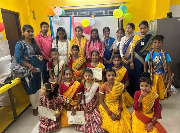 We wanted to take a moment to share more photos from our drawing competition in Naxalbari, and our amazing dancers who performed during the event. We couldn’t fit everything in just one post!❤️❤️
#goldenwings #ngo #nonprofit #naxalbari #india
{youth empowerment, india nonprofit, community change, education, youth education, social work, West Bengal}