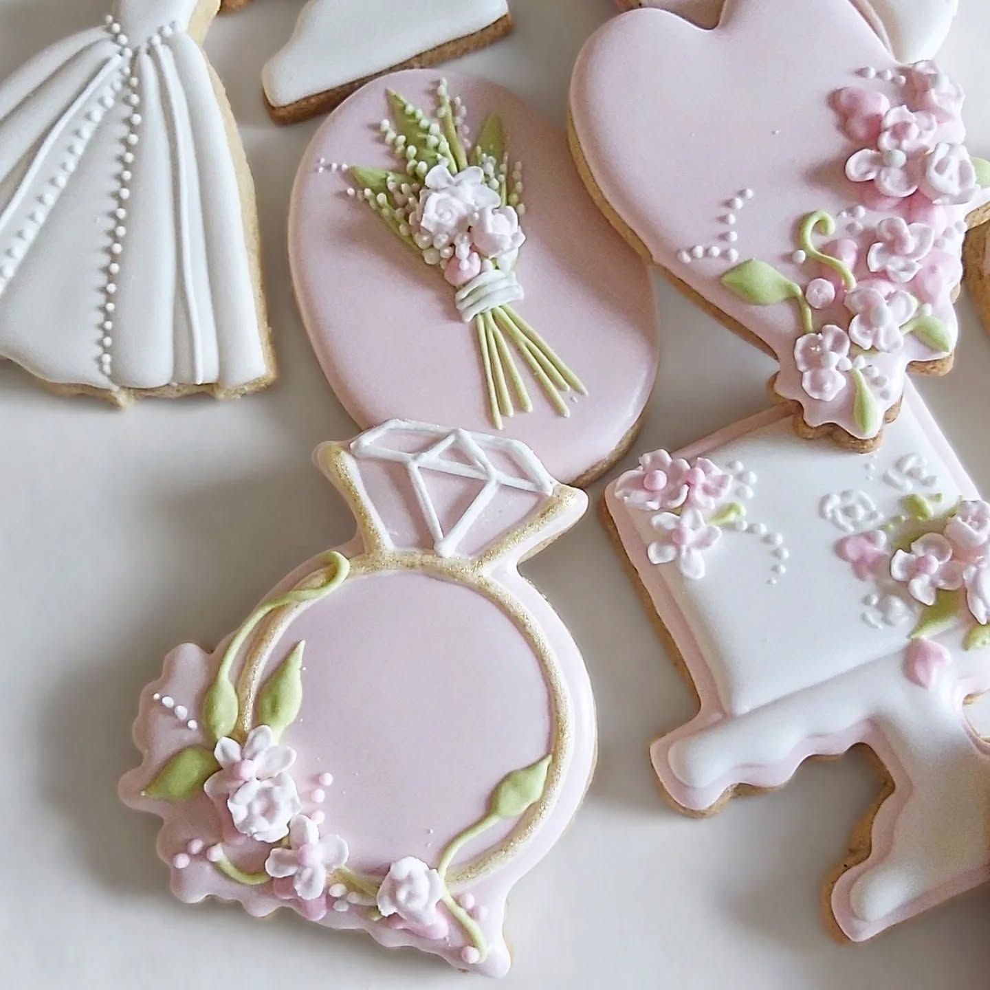 Bespoke wedding biscuits.
#weddingbiscuits #weddingfavours #weddingcookies
#weddingplannersuk
#wiltshireweddings