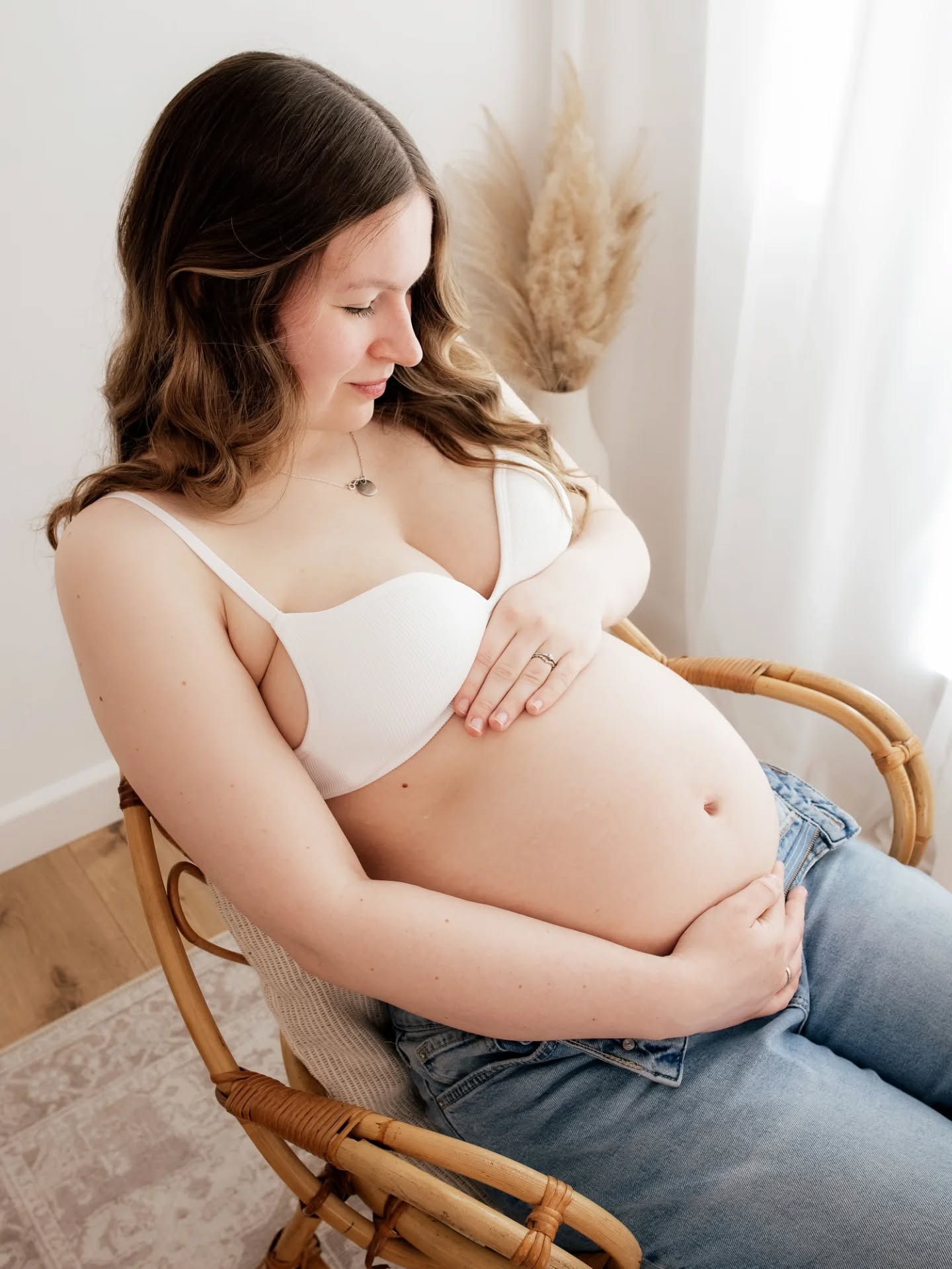 “I was so nervous before my session but it felt so calm and easy”.
This is something I hear all the time. It is very normal to feel nervous before your shoot but once we start you will forget about your nerves so don't worry. You don’t need to know how to pose. I’ll guide you through everything so you feel comfortable and confident.
The best time to book a maternity session is between 28–34 weeks, when your bump is beautifully round but you’re still comfortable.
My studio sessions are designed to feel relaxed and effortless with soft neutral styling and everything provided for you.
Now booking maternity sessions for spring babies.
📍 Wrexham maternity photography studio
#wrexhamphotographer #chesterphotographer #northwalesphotographer #wrexhammums #chestermums northwalesmums