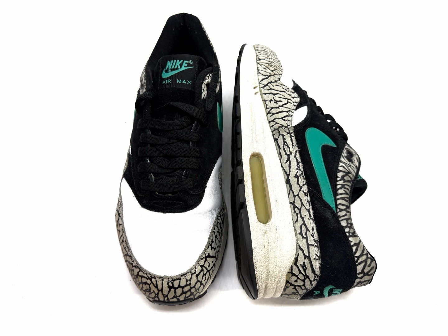 Nike Air Max 1 Premium x Atmos
“Elephant” 2007 🐘
312748-031
Black/Clear Jade-White
Size 9
Pre-Owned with same era replacement box
$475
#atmos #clear #jade #elephant #illery