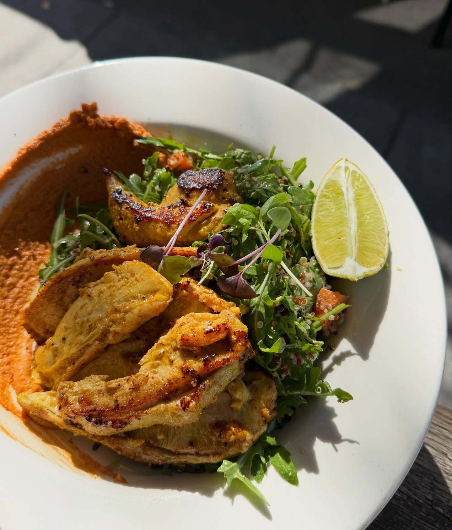 A little spice, a lot of flavour 🔥 Grilled Spiced Chicken served with Quinoa, Rocket, Sweet Potato & Spiced and Tandoori Hummus✨
#friendsofmine #friendsofminecafe #grilledspicedchicken #richmond #melbournebrunch
