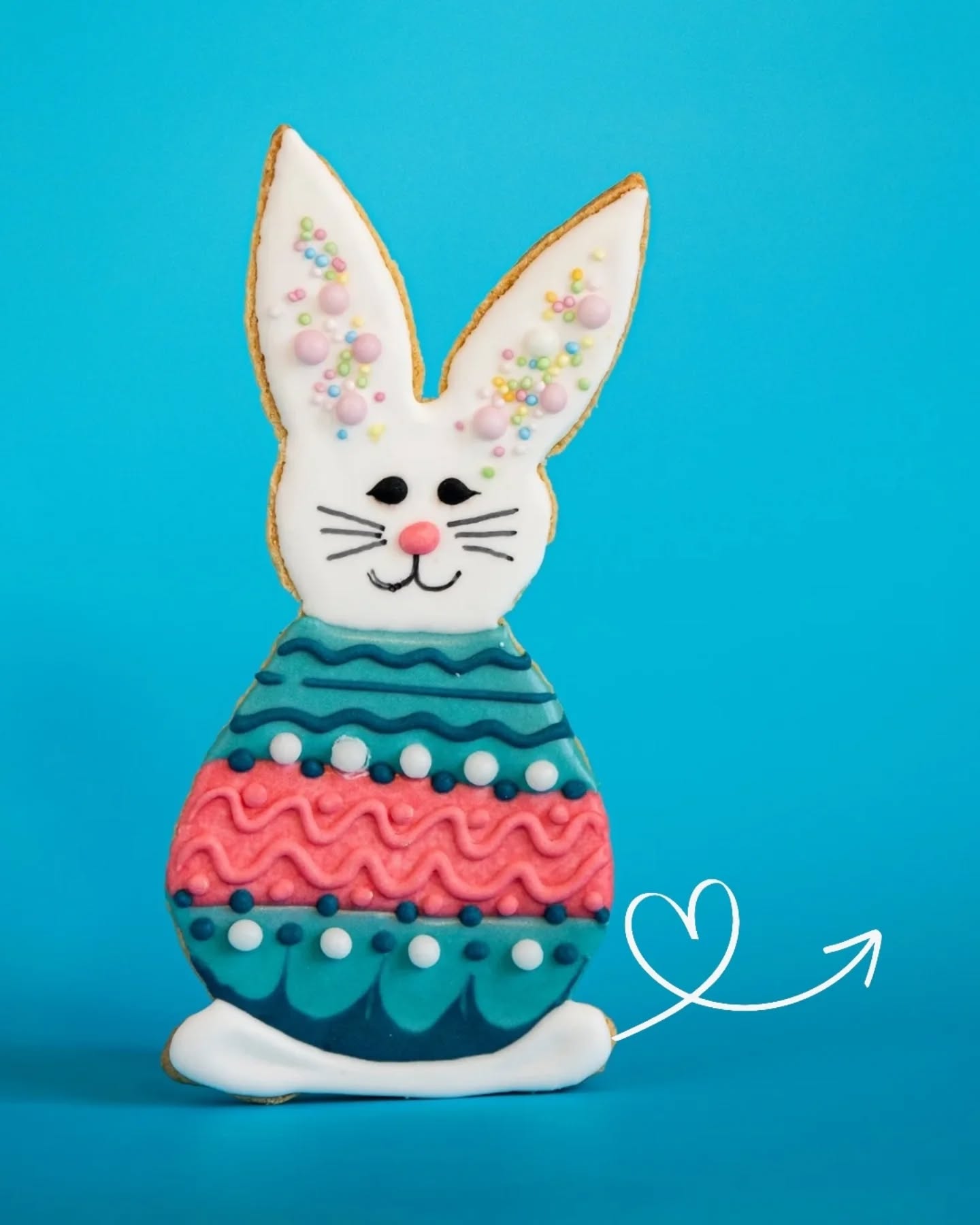 🐣✨ Unser Ostersortiment ist jetzt online ✨🐣
In den letzten Tagen haben wir viel geplant, vorbereitet und umgesetzt,
um euch ein besonderes Ostersortiment zusammenzustellen – mit ganz vielen kleinen und großen Highlights.
Es sollte für jeden etwas dabei sein 💛
Ab sofort könnt ihr eure Favoriten ganz bequem vorbestellen:
🛒 www.itisacake.de
👉 per Click & Collect
Außerdem wartet im Shop noch eine kleine Überraschung,
mit der ihr euch einen Vorteil sichern könnt ✨
👉 Öffnungszeiten Ostern:
Karfreitag: 10:00 – 14:00 Uhr
Karsamstag: 9:00 – 15:00 Uhr
Ostersonntag: 10:00 – 14:00 Uhr
Ostermontag: geschlossen
Schaut gerne vorbei, bestellt vor und sichert euch eure Lieblingsprodukte für die Feiertage.
Ich freue mich auf euch. 💛
Eure Julia