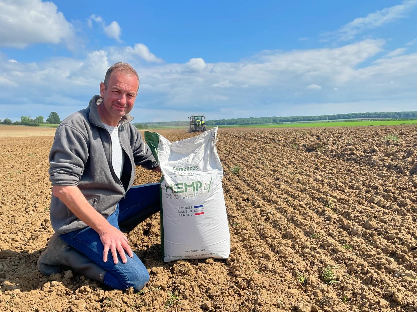 Début de l’aventure des Chanvriers de l’Oise avec le semis de nos 10ha le 18 mai.
#chanvre #chauxchanvre #renovation #isolation #oise #hautsdefrance