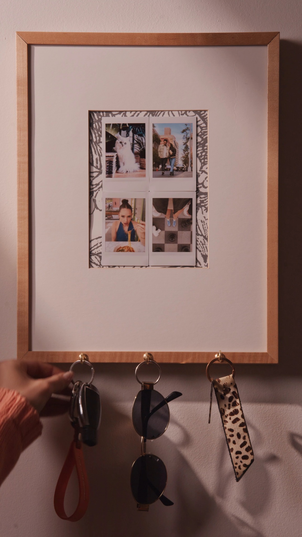 Coming home never looked so good 🔑🎞
Turn your favorite core memories into a functional piece of art.
#Instaxeg #InstaxMiniFilm #DIY