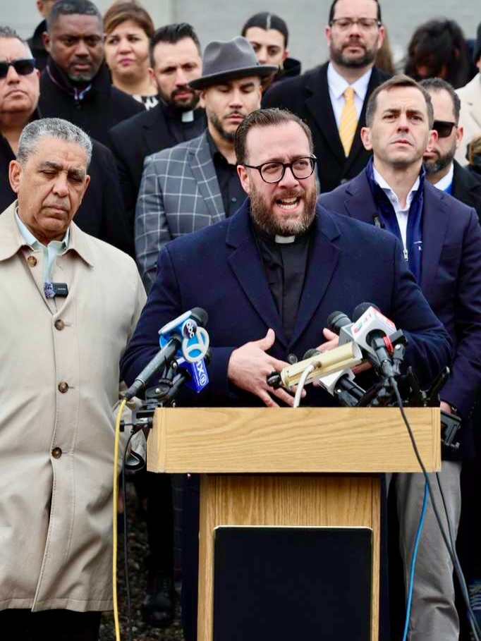 TODAY we raise our voices! Today we claim for JUSTICE!
The National Latino Evangelical Coalition raise its voice for one of our own, Pastor Yieson Cortes, detained recently unjustly by ICE in New Jersey. This is more than advocacy; this is shepherding our community in a moment of deep need.
Alongside Dr. Gabriel Salguero, Rev. Enid Almanzar, Pastor Daniel Mendez, local officials, and pastors across denominations, we stand united against this act of injustice.
Pastor Yieson was detained on March 20 while working and remains in custody. On a day like today, we don’t just remember Jesus actions… we embody them. Because on a day like today, we remember: love kneels, love serves, and love sets people free.
Can you help us PRAY? During this Holy Week, we lift up prayers and supplication for his immediate release, declaring Isaiah 61—freedom for the captives.
#FaithfulWitness #NaLECAdvocacy #Immigration #JusticeforYeison #Nalecorg
⬇️See our complete press release here:
https://www.nalec.org/post/press-release-evangelical-pastor-detained-by-ice-as-churches-prepare-for-holy-week