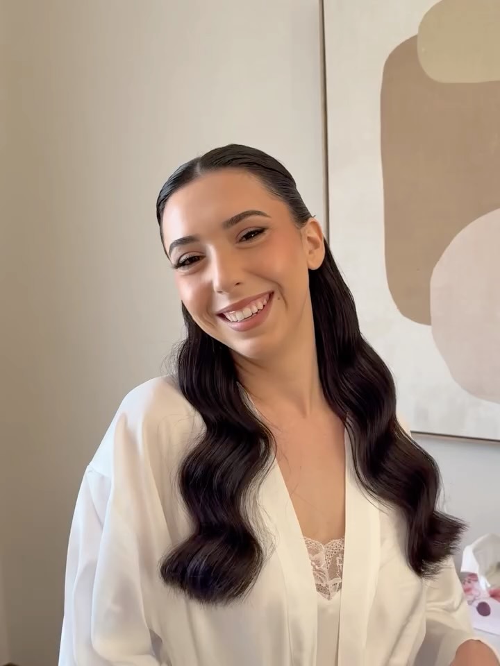 Our 2026 season starts like this ✨
Effortless glow. Timeless waves.
A bride who didn’t want trends — only elegance that lasts.
Created for a destination wedding in Spain
Venue @cigarraldelasmercedes
BLBS Management
Destination bridal hair & makeup in Italy & Europe
—
#luxurybride #destinationweddingitaly #weddinginspain #bridalhairitaly