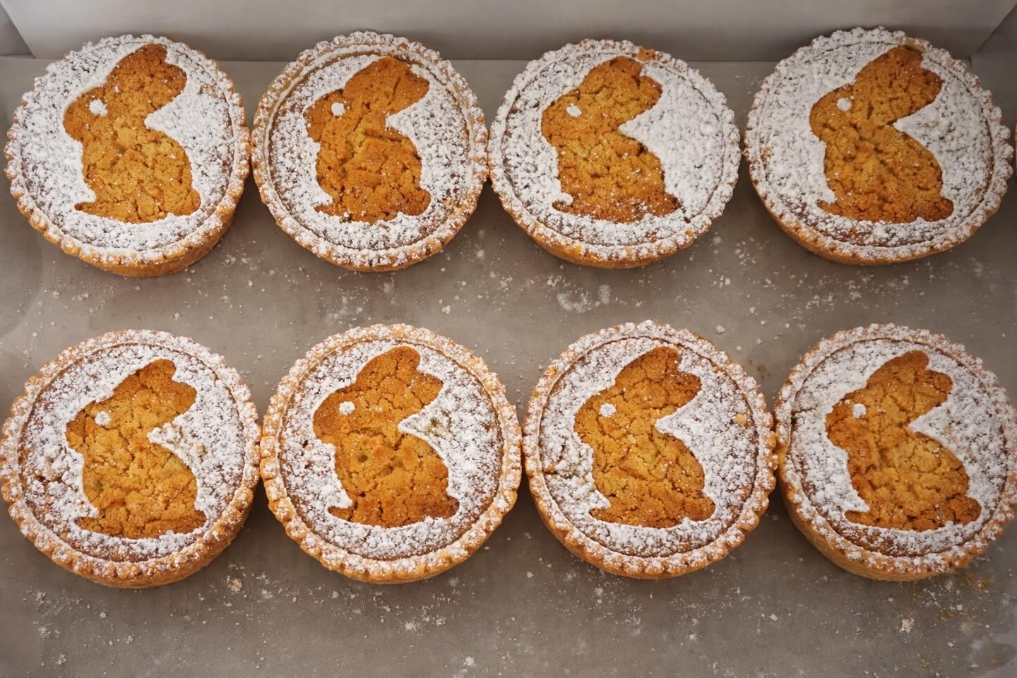 🐣✨ Frohe Ostern! ✨🐣
Wir wünschen euch schöne und entspannte Feiertage im Kreise eurer Liebsten 🐣🌼
Ein herzliches Dankeschön an @suteriachocolata für die köstlichen Osterkuchen 🙏😊
#froheostern #schneitterag #osterfreude #suteria #solothurn