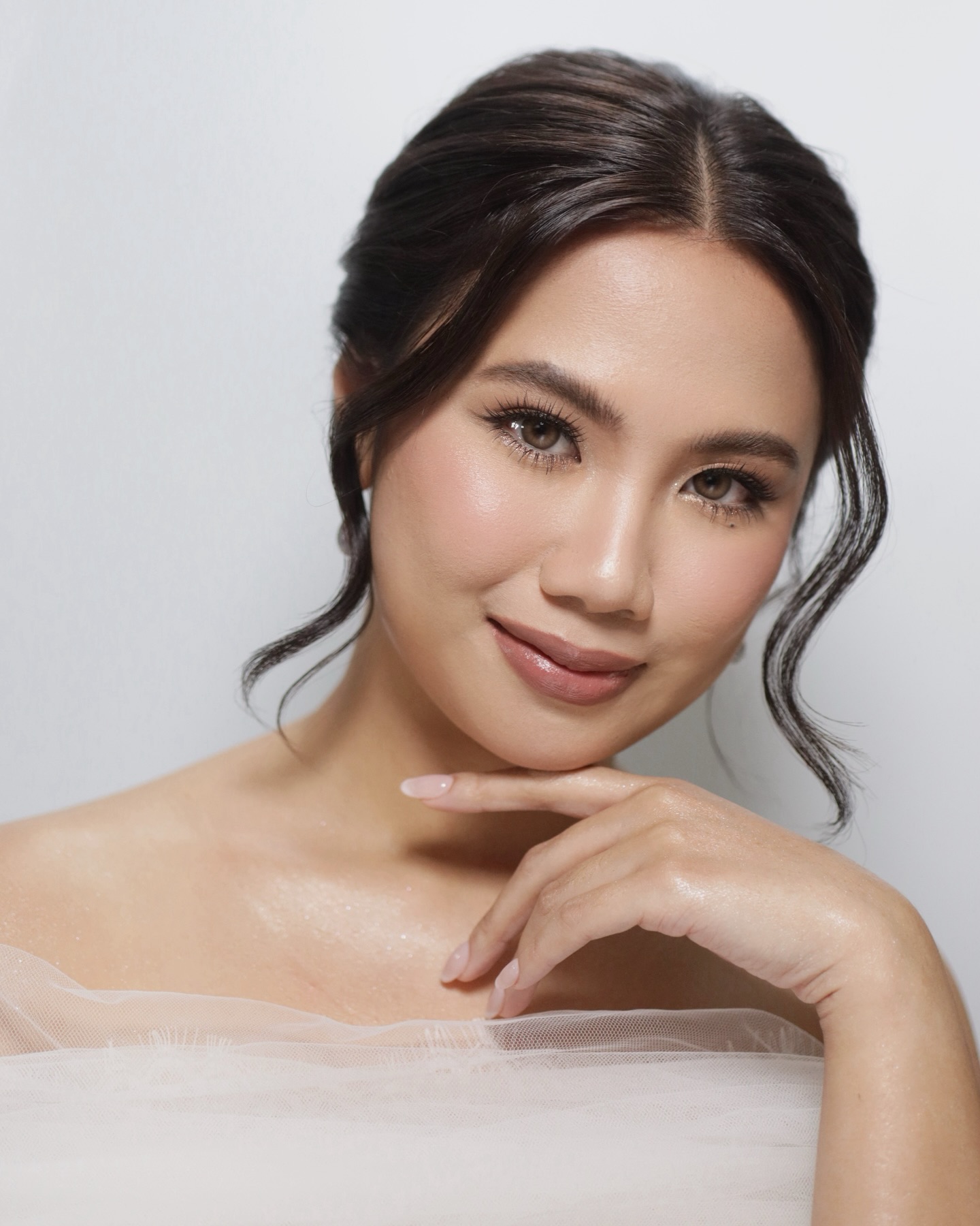 Soft glam look on our beautiful bride, Ina 🏹
Makeup @ennahtrinidad
#ennahtrinidadbride
Hair @albertmuyohair
Photo @_pearlstudio
#makeupbyennahtrinidad
#byennahtrinidad
#ennahtrinidadmakeupartistry
www.ennahtrinidad.com
byennahtrinidad@gmail.com
@ennahtrinidad
fb: ennahtrinidadmakeupartistry