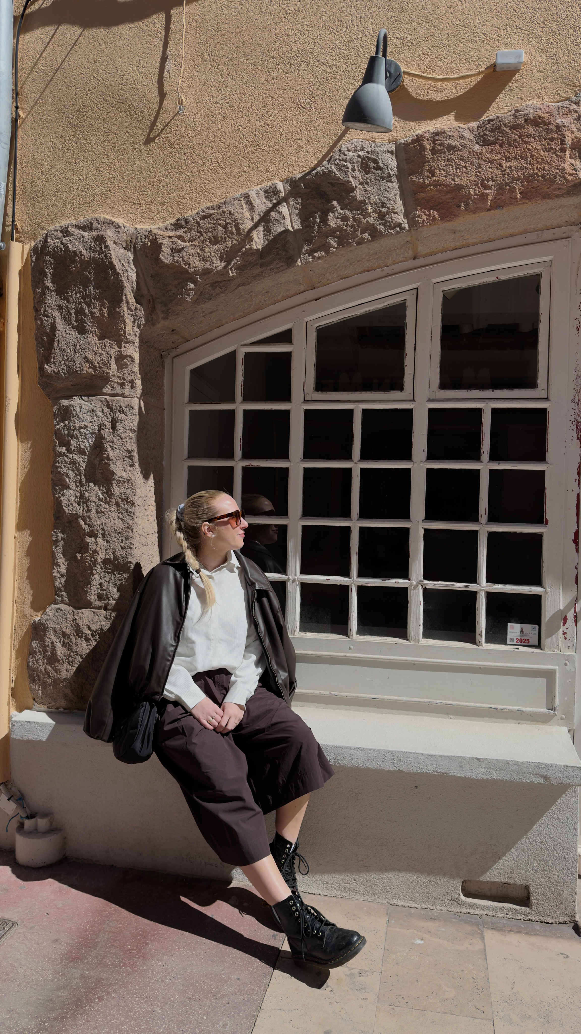 Was mir hilft, besser mit Endometriose zu leben: Freunde, die mich verstehen, die zuhören, die für mich da sind, wenn ich sie brauche. Genau solche Freunde wünsche ich auch dir! Freunde, die deine Symptome akzeptieren und nicht kleinreden.🩷
Freunde, die Geduld haben, wenn ich mal absagen muss oder einen schlechten Tag habe. Freunde, die mich motivieren, aber auch mal einfach nur da sind, ohne Ratschläge zu geben.
Freunde, die mich ernst nehmen, wenn ich Schmerzen habe, und die mich nicht drängen, „einfach darüber hinwegzukommen“. Freunde, mit denen Lachen genauso möglich ist wie das stille Aushalten schwerer Momente. Freunde, die mich daran erinnern, dass ich trotz allem wertvoll, stark und liebenswert bin. Freunde, die mich so gut ablenken, dass ich vergesse chronisch krank zu sein.
Denn solche Freundschaften geben Kraft, wenn der Alltag mit Endometriose schwer ist und machen die schönen Momente noch schöner.✨🎗️
#endometriosis #endometriose #friendship #chronischkrank #chronicillnessawareness