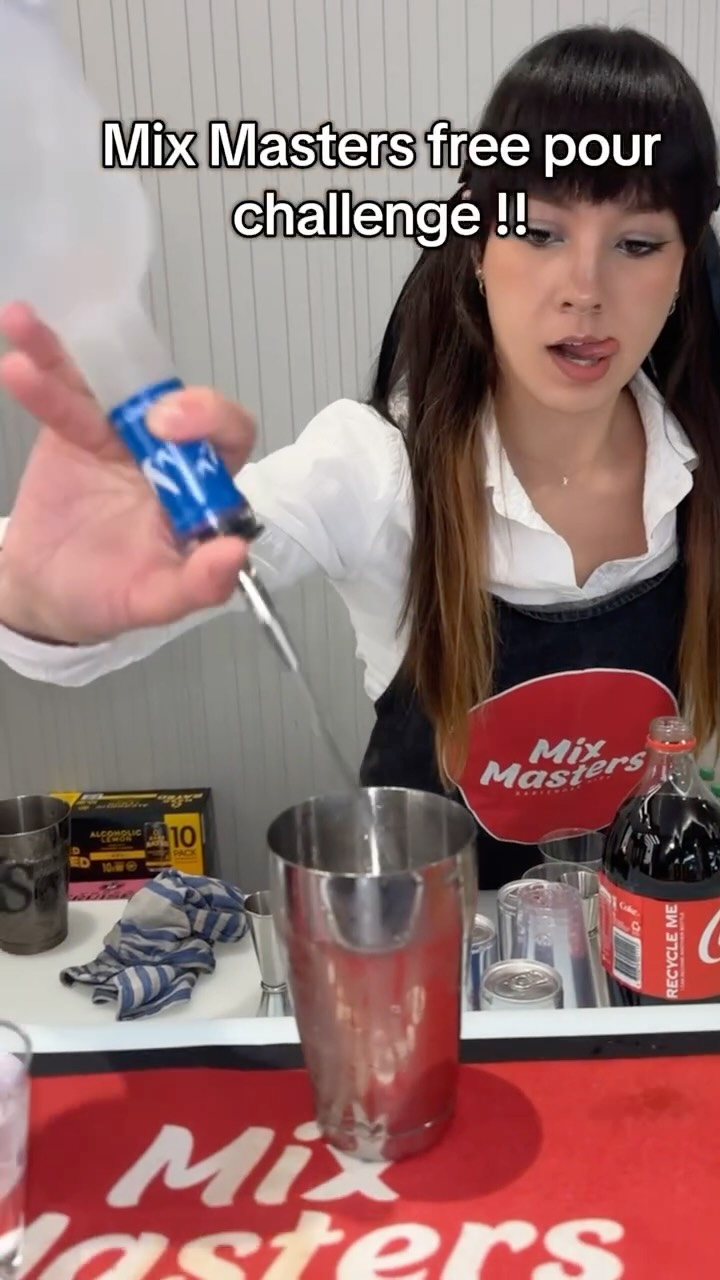 Who can free pour the best shot? 👀
•
•
•
#sydney #sydneyparties #bartending #barlife #barhumor #cocktails #party