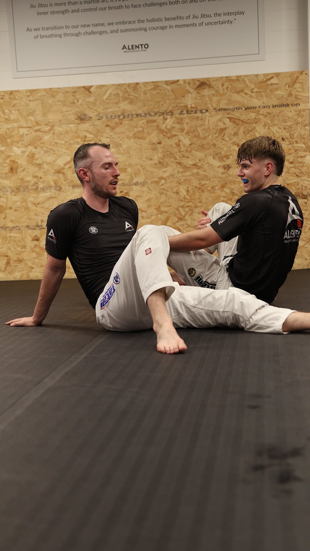 The hardest part of Jiu Jitsu isn’t the training.
It’s showing up.
Not knowing anyone.
Not knowing what to expect.
Not feeling ready.
That’s the part most people get stuck on.
But once you’re on the mats, it’s not what you imagined.
Classes are structured, beginner-friendly, and coached step by step.
You don’t need to feel ready first.
#AlentoBJJ
#BeginnerBJJ
#TryJiuJitsu
#LichfieldBJJ
#StartJiuJitsu
